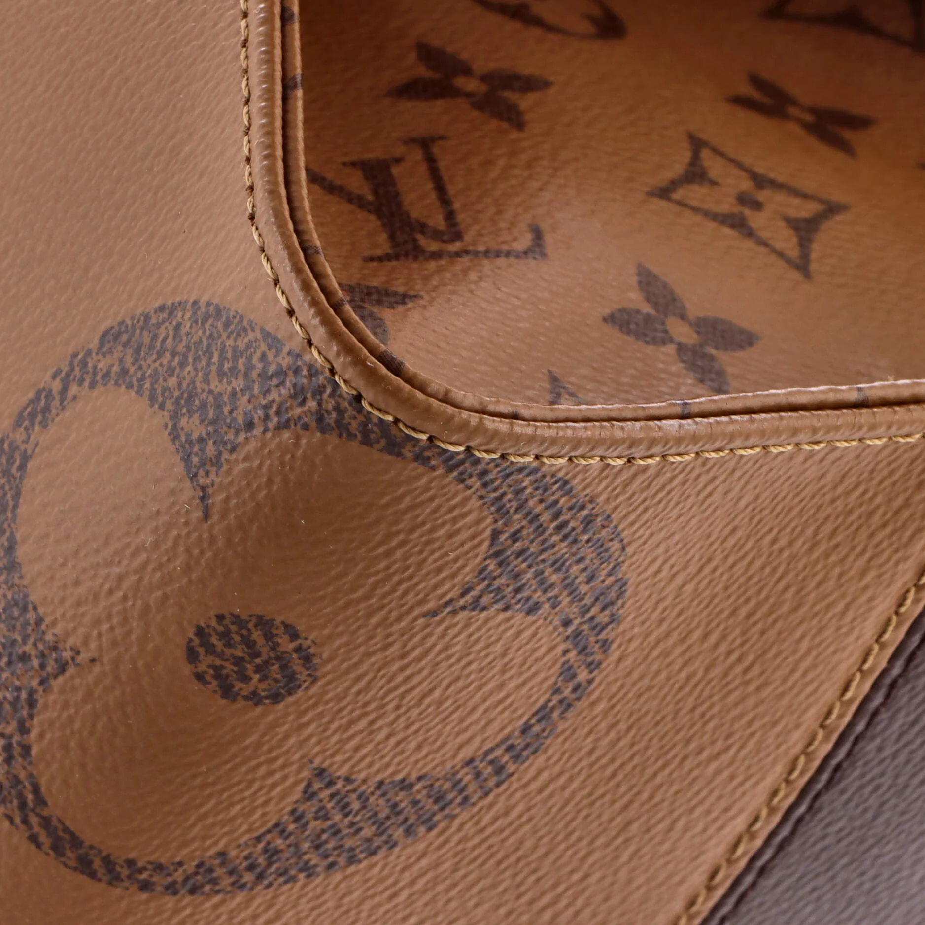 OnTheGo Tote Reverse Monogram Giant MM - Image 7