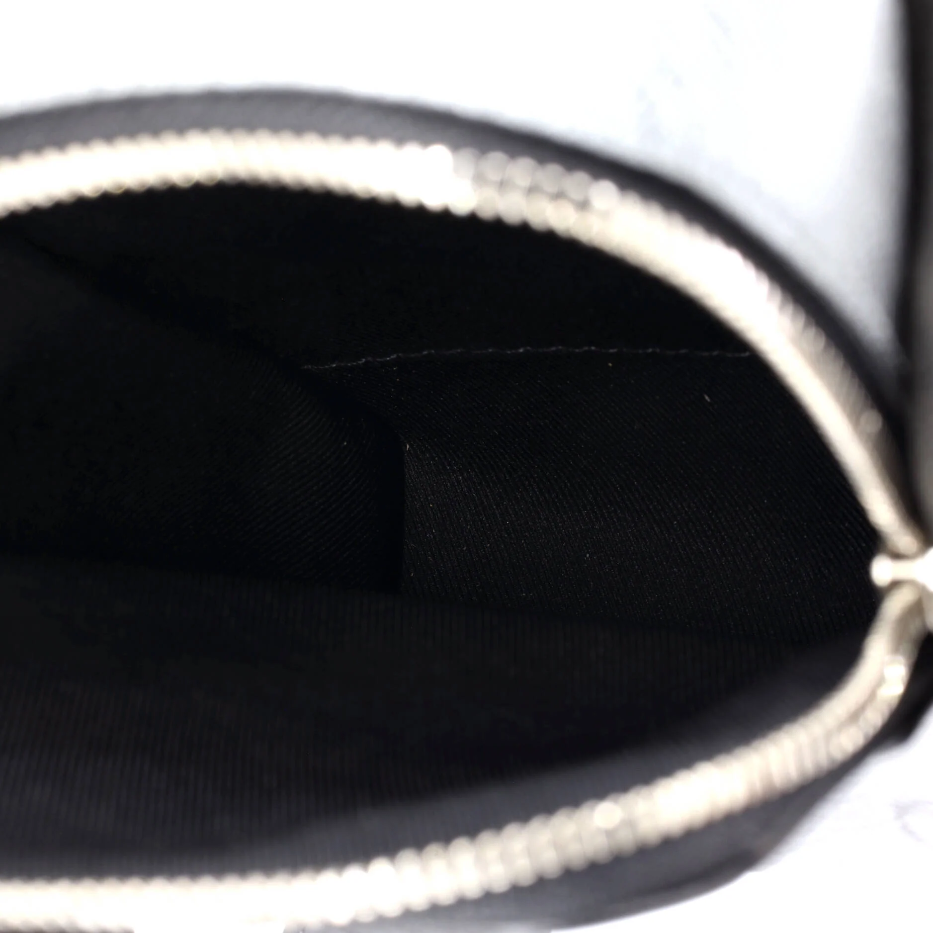 Outdoor Slingbag Monogram Taigarama - Image 5