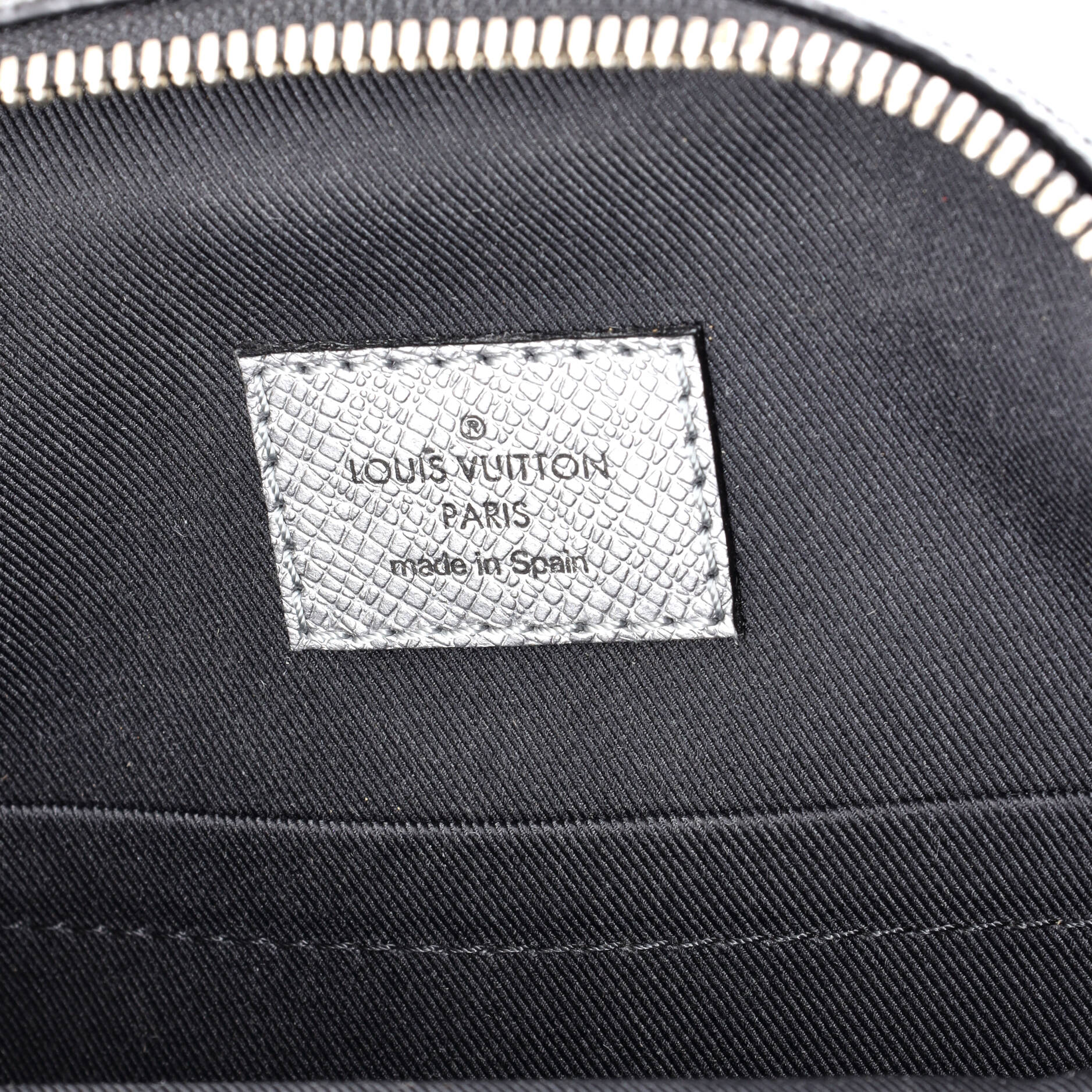 Outdoor Slingbag Monogram Taigarama - Image 7