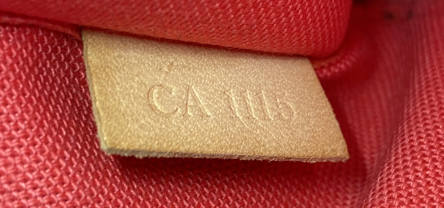 Pochette Accessoires NM Limited Edition V Monogram Canvas - Image 8