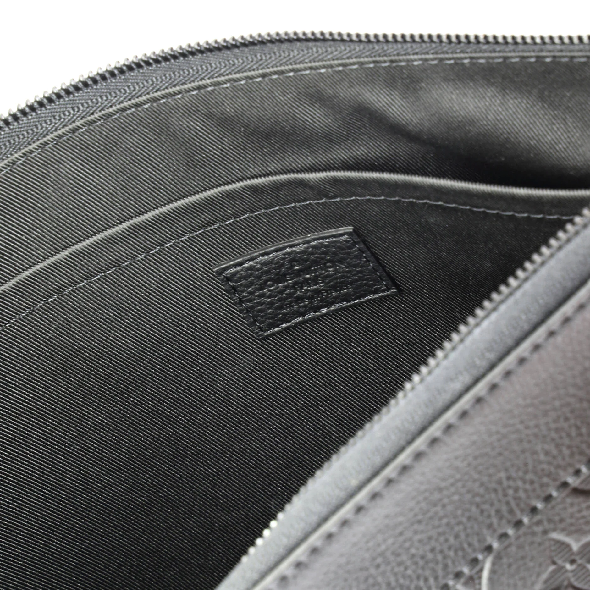 Pochette Voyage Souple Monogram Shadow Leather - Image 6