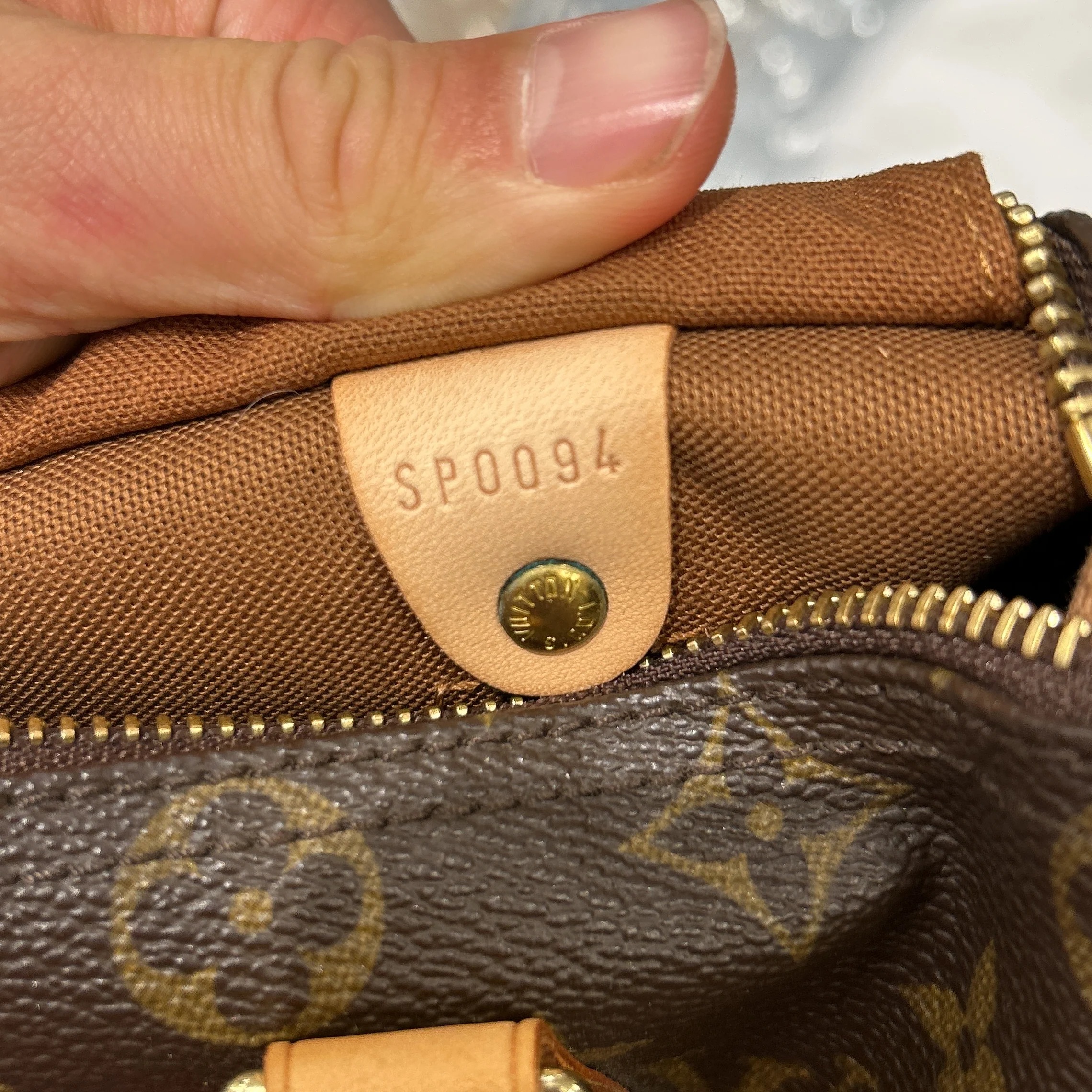 Speedy Handbag Monogram Canvas 25 - Image 9