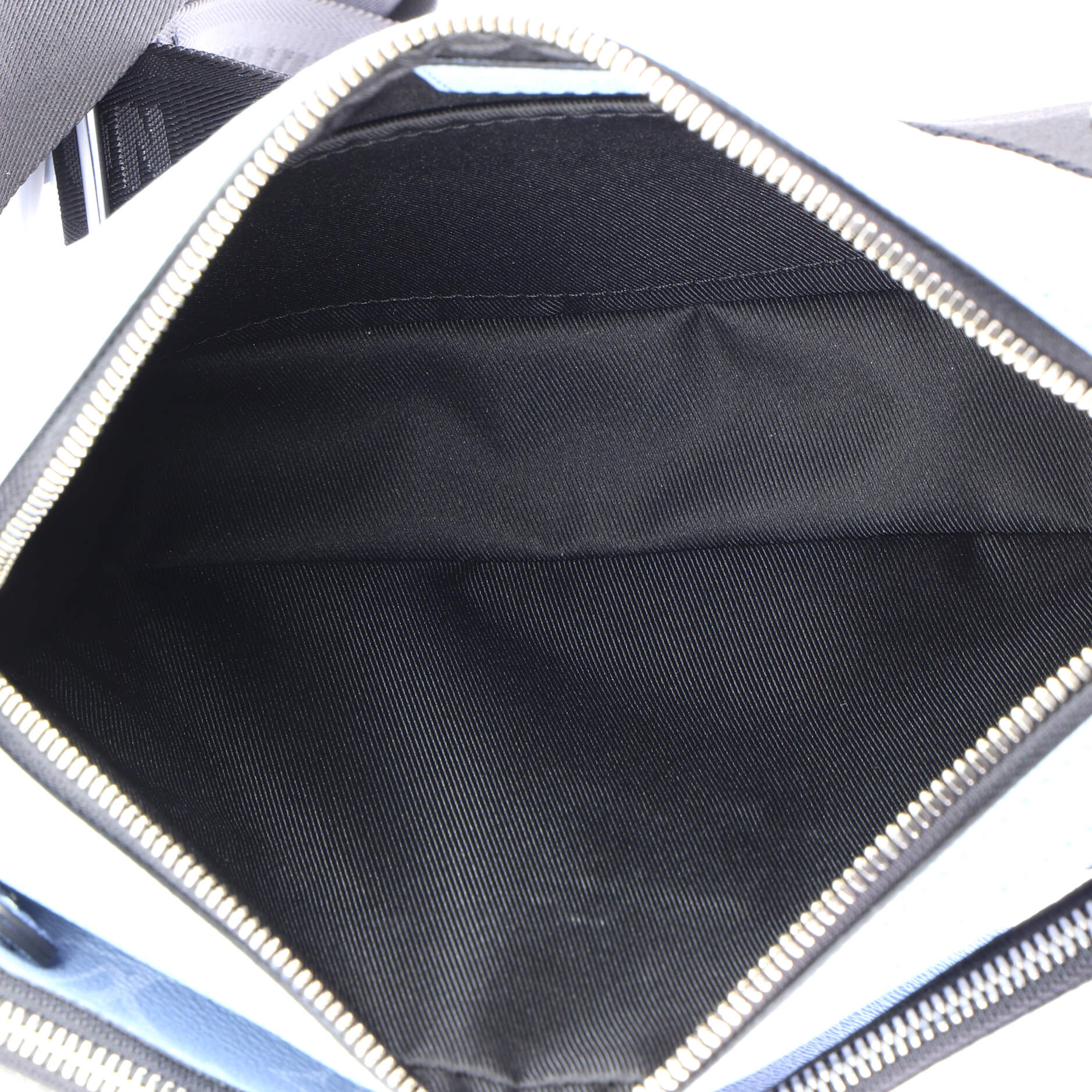Trio Messenger Bag Monogram Taigarama - Image 6