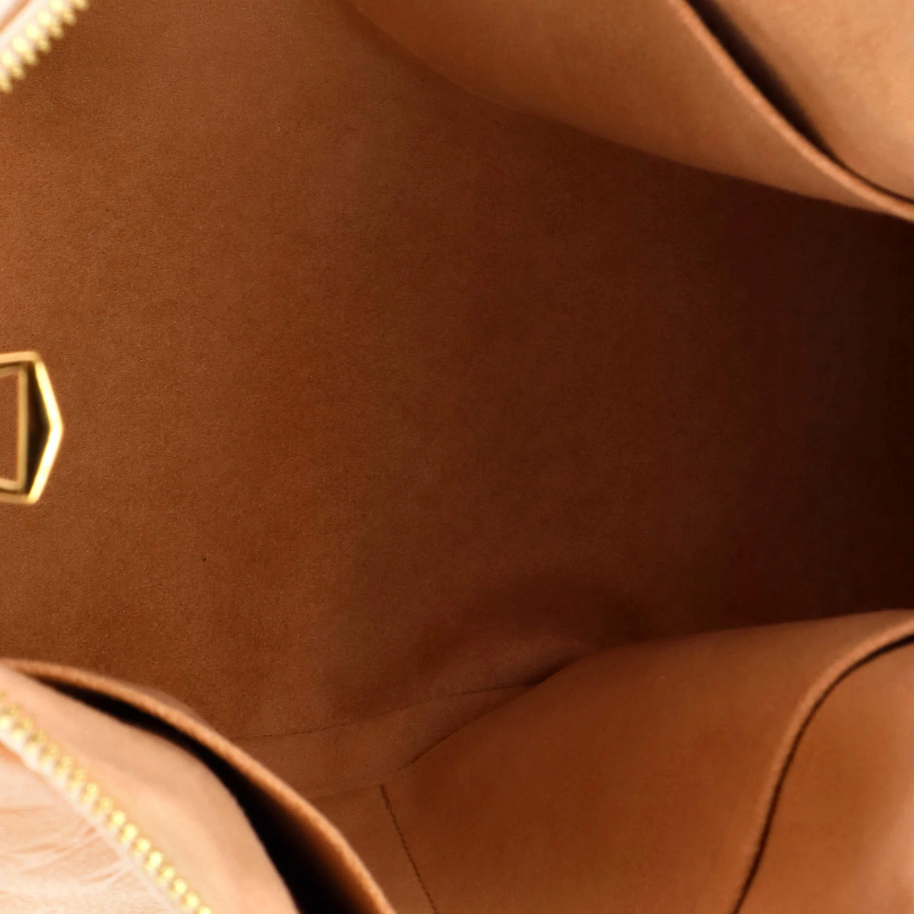 V Tote Monogram Empreinte Leather MM - Image 5