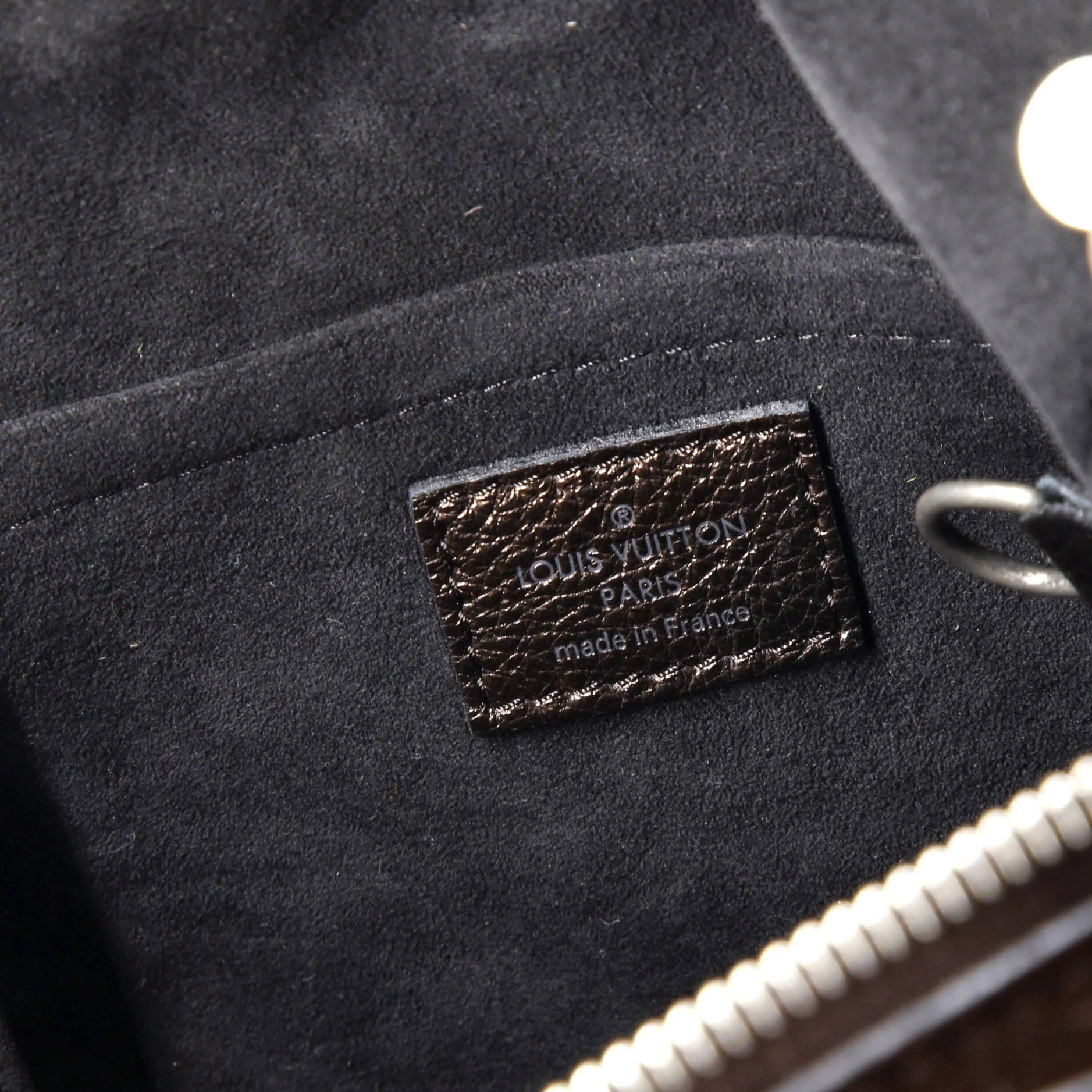 XS Crossbody Bag Mahina Leather - Image 7