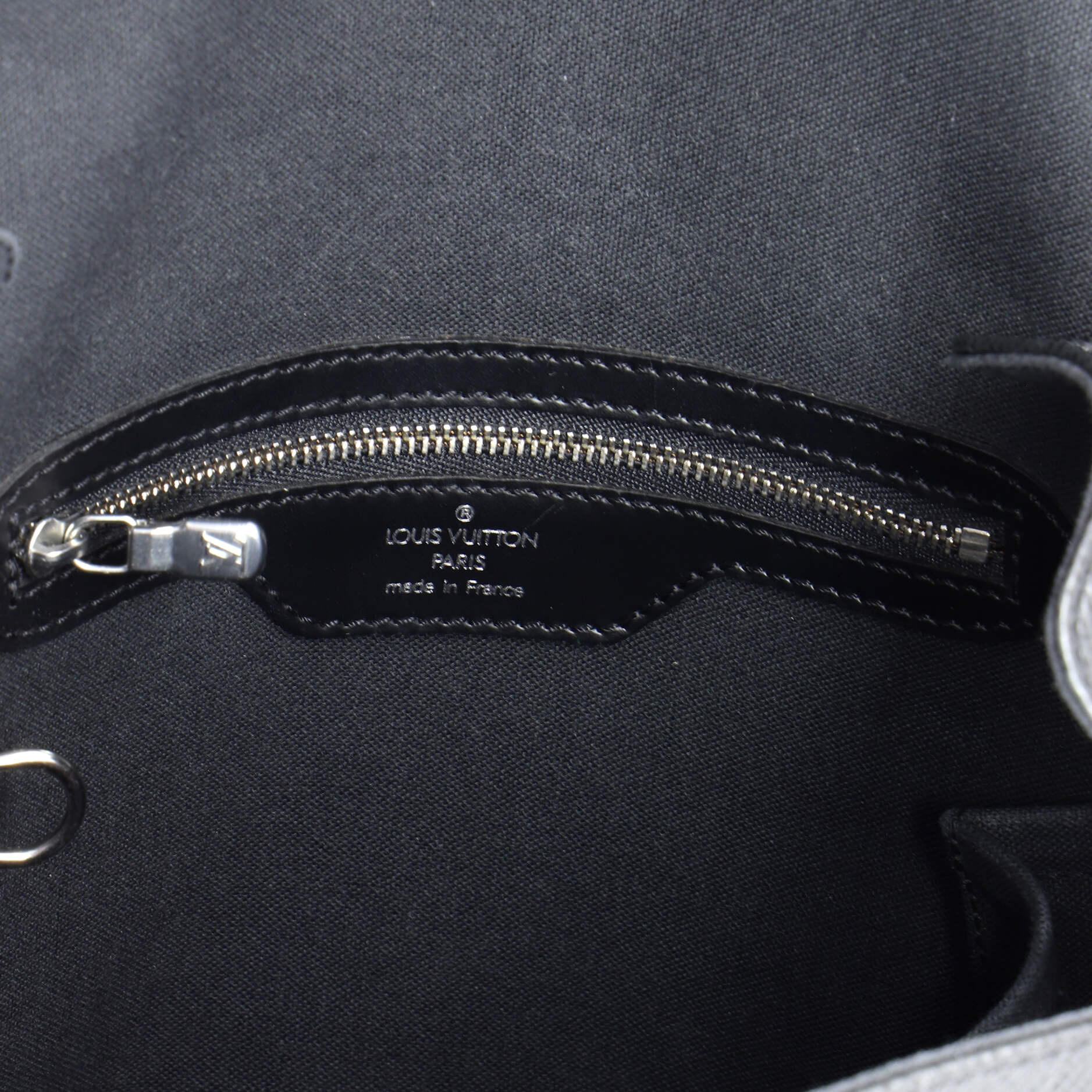 Yaranga Messenger Bag Taiga Leather Medium - Image 7