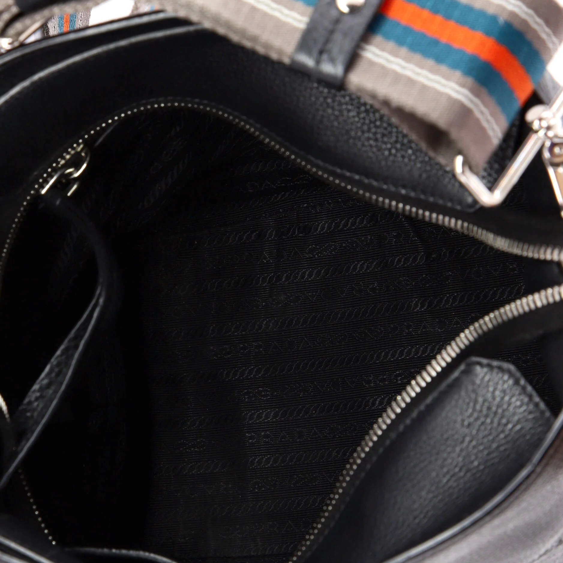 Logo Bucket Messenger Bag Vitello Phenix Medium - Image 5