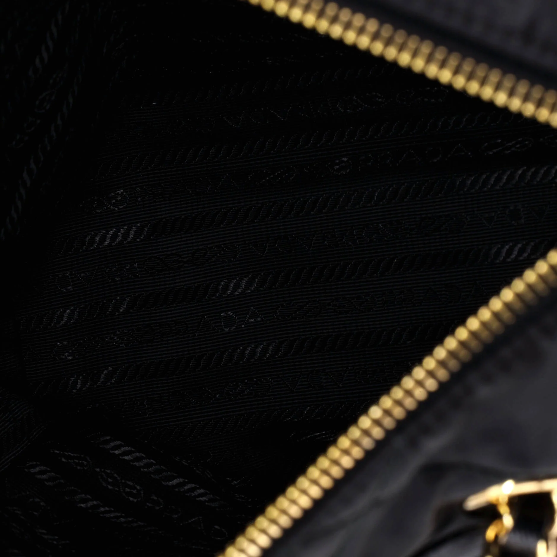Re-Edition 1995 Chain Tote Quilted Re-Nylon Small - Image 5
