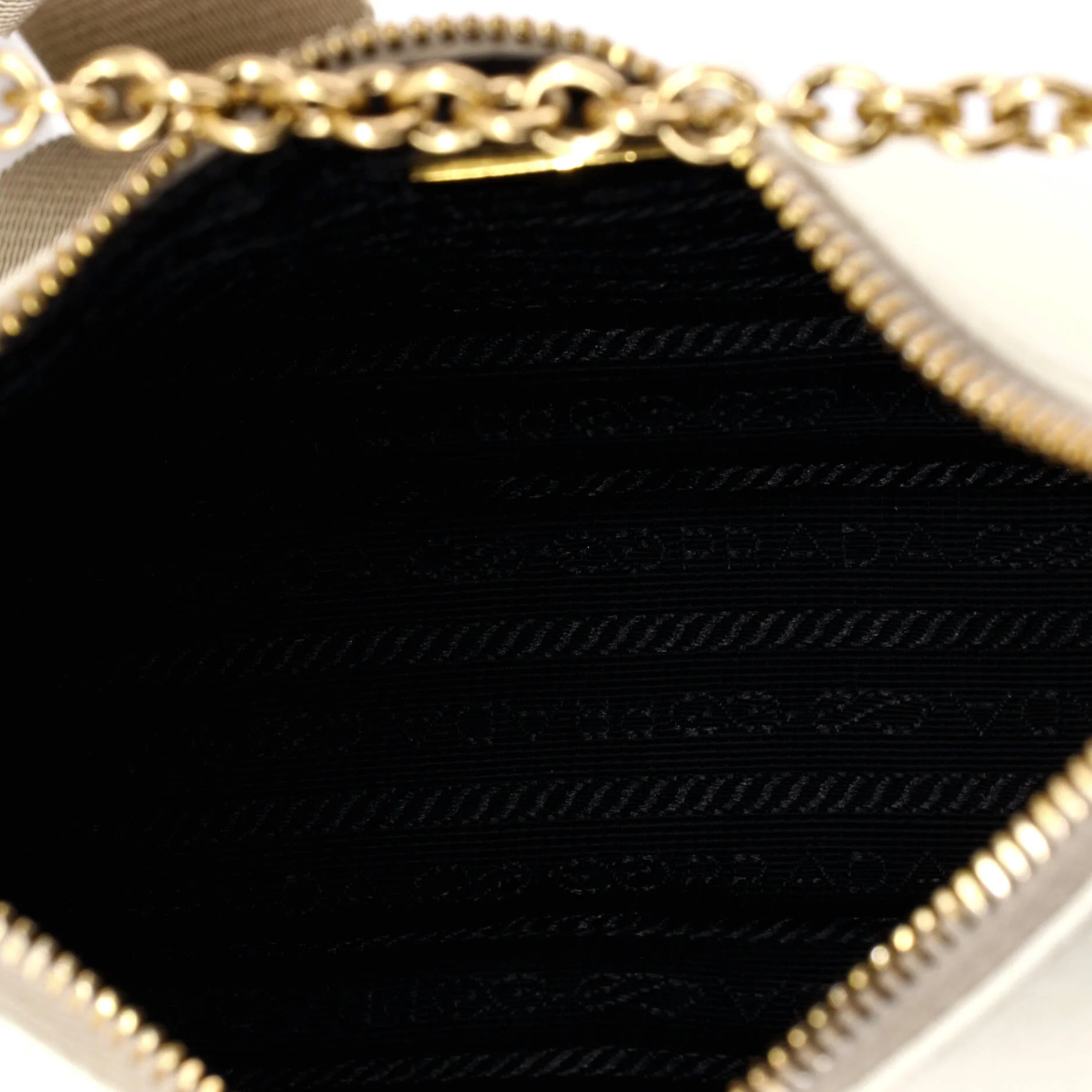 Re-Edition 2005 Shoulder Bag Saffiano Leather Small - Image 5