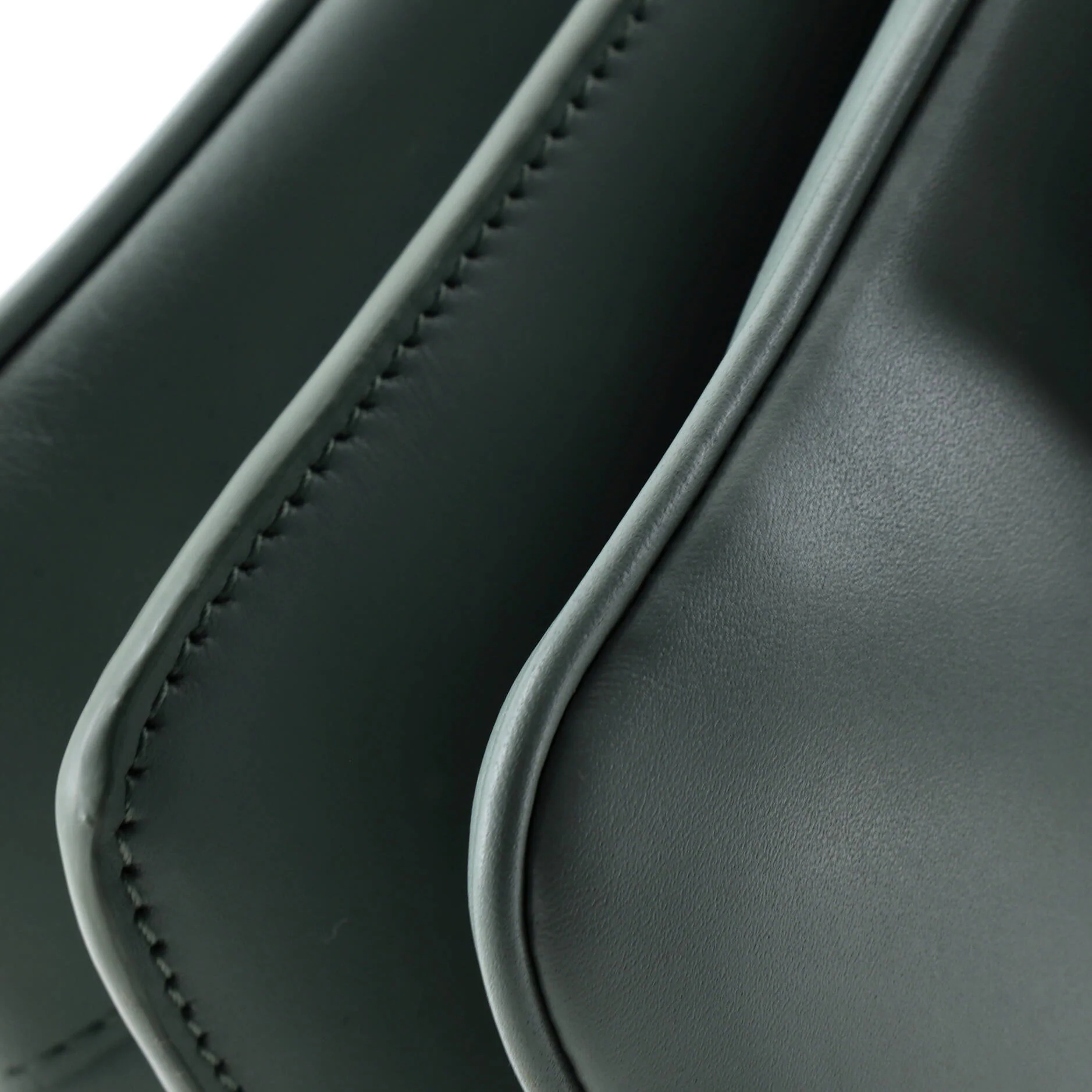 Le Maillon Shoulder Bag Leather Medium - Image 6