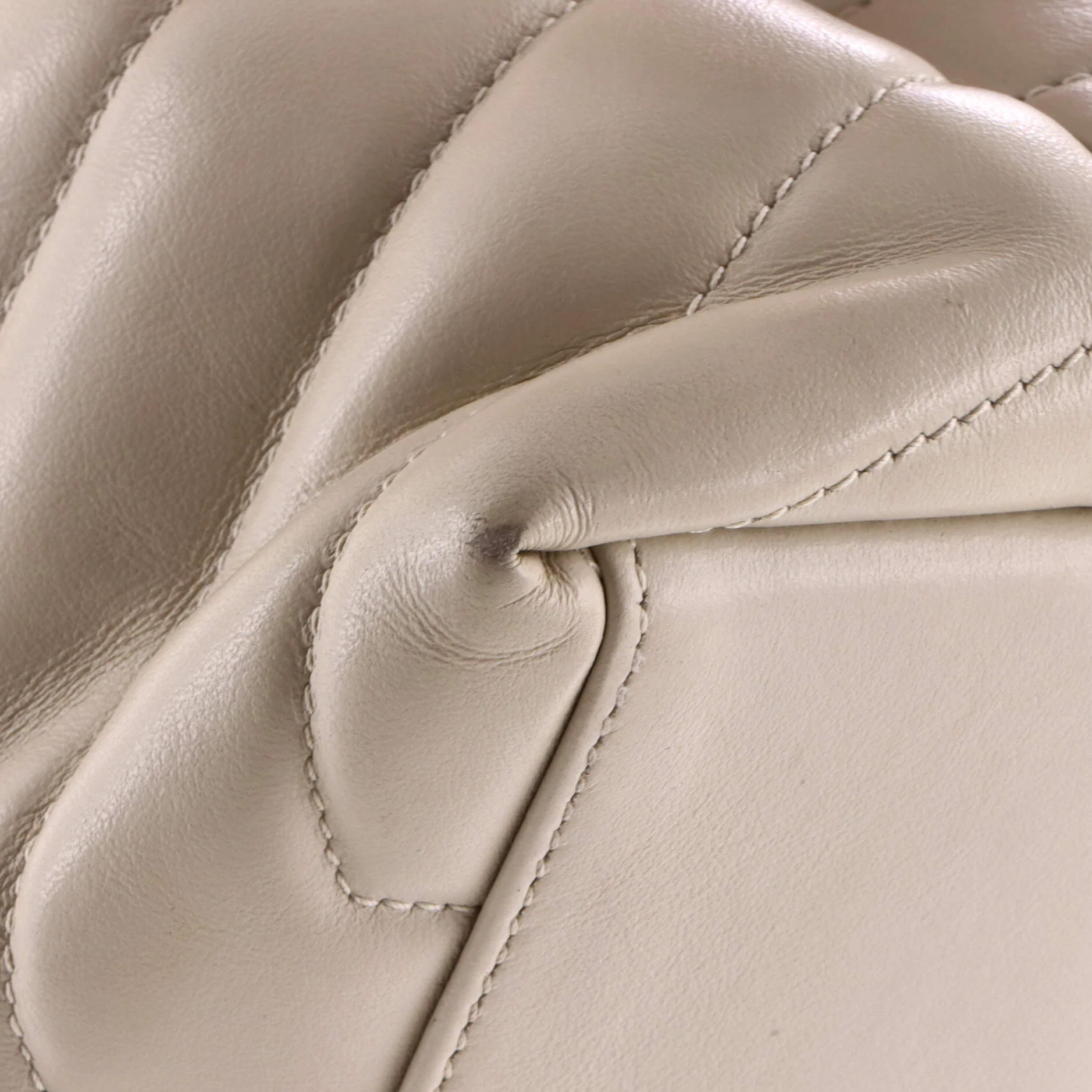 Loulou Shoulder Bag Matelasse Chevron Leather Medium - Image 6