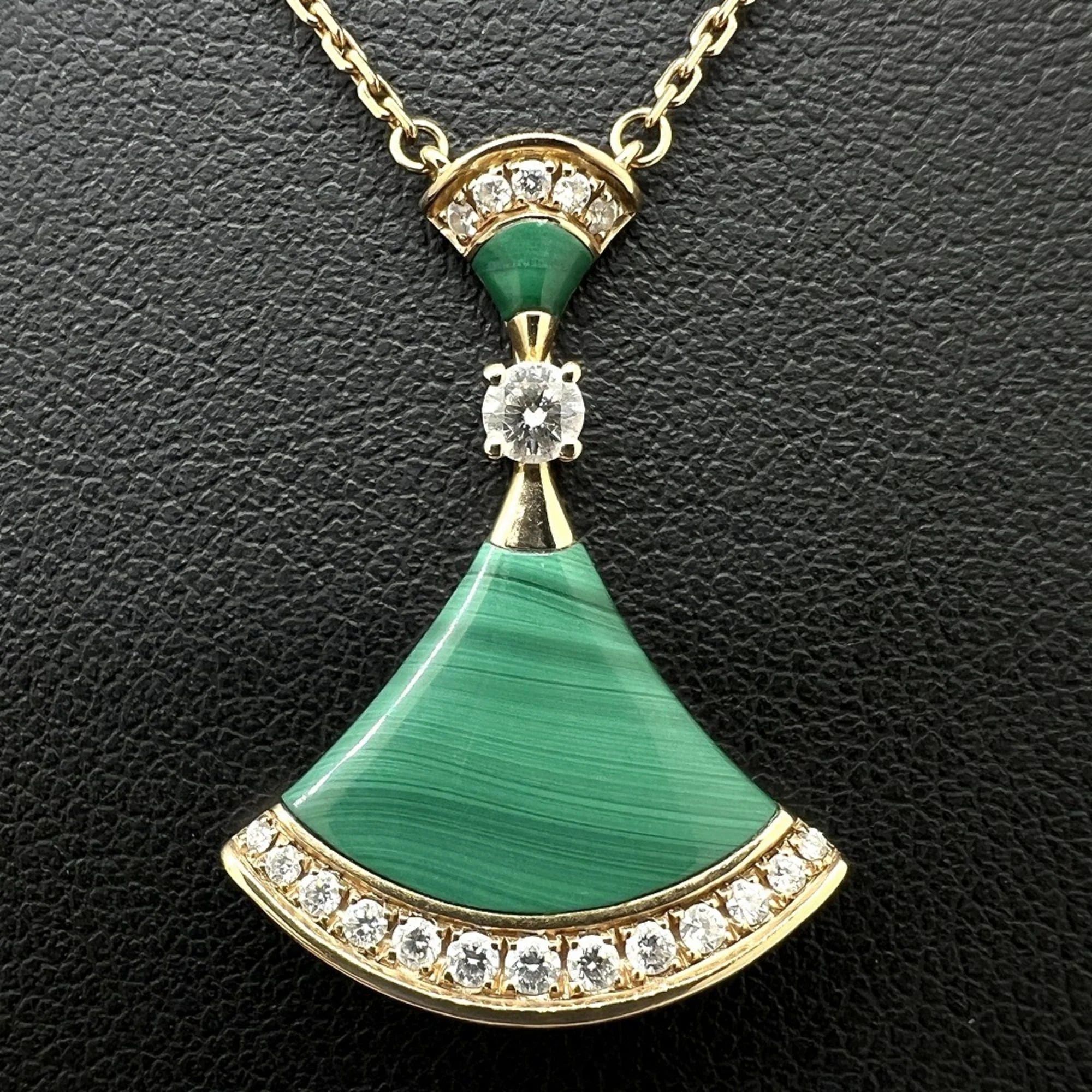 Pendant Necklace 18K Rose Gold with Malachite and Diamond - Image 3