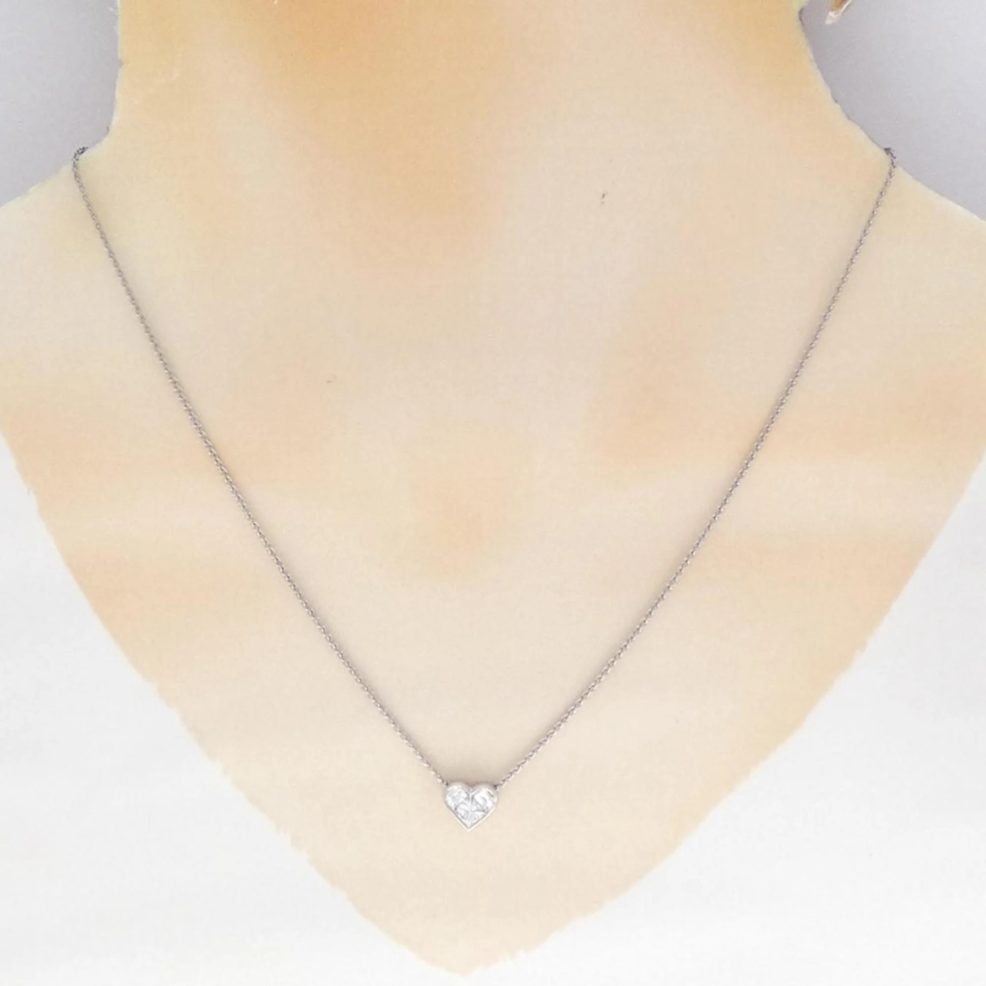 Pendant Necklace 18K White Gold with Diamond - Image 6