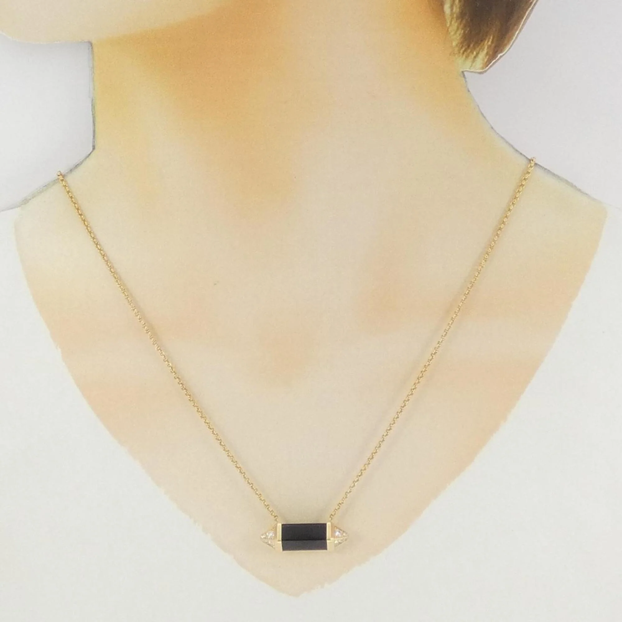 Pendant Necklace 18K Yellow Gold with Diamond and Onyx - Image 6