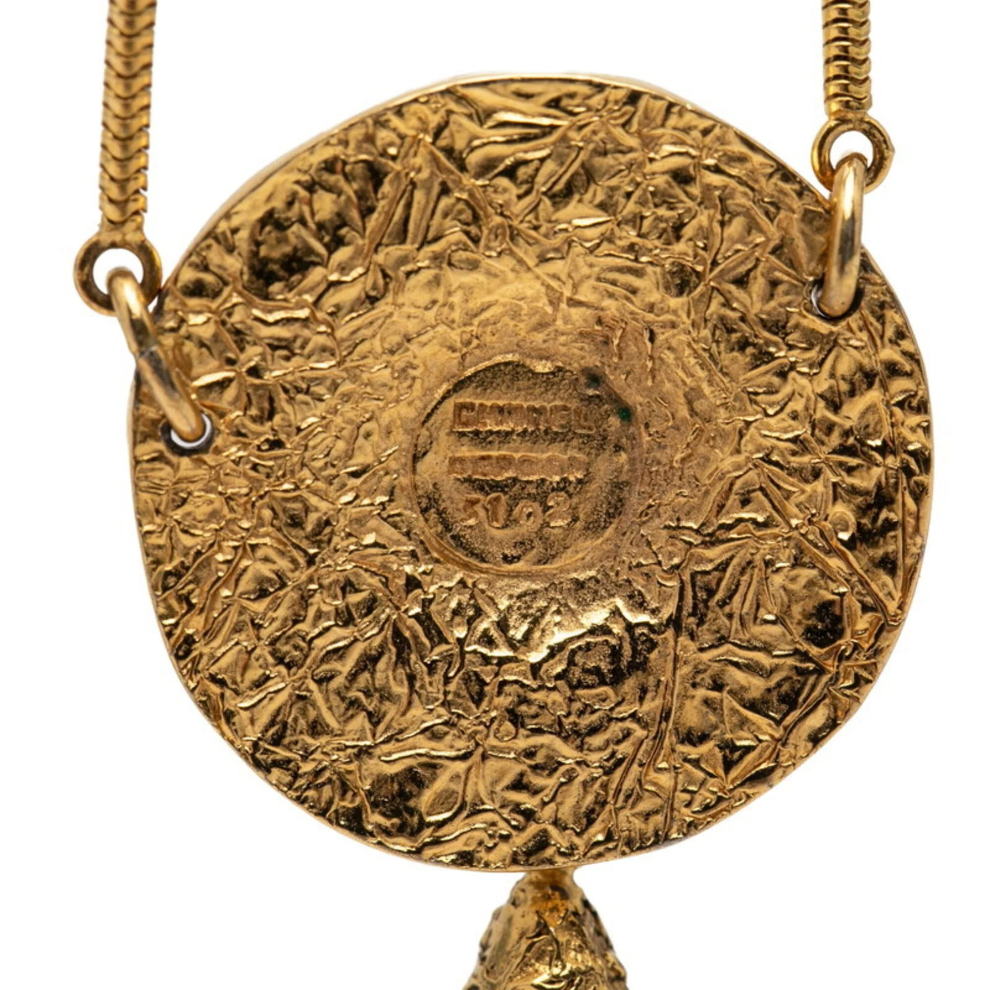 CC Logo Round Pendant Necklace Metal - Image 4