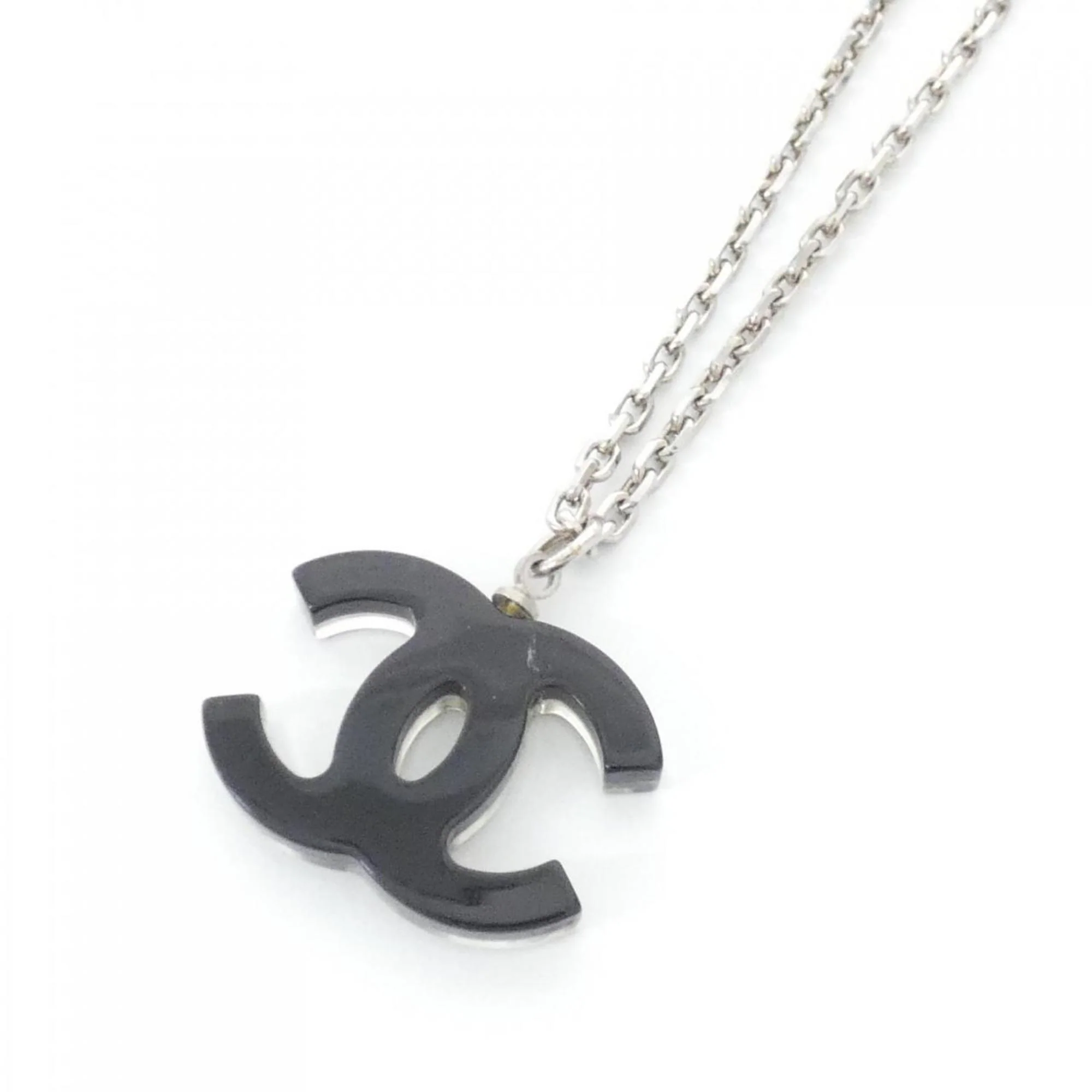 Necklace Metal Black and Silver Pendant Necklace - Image 3