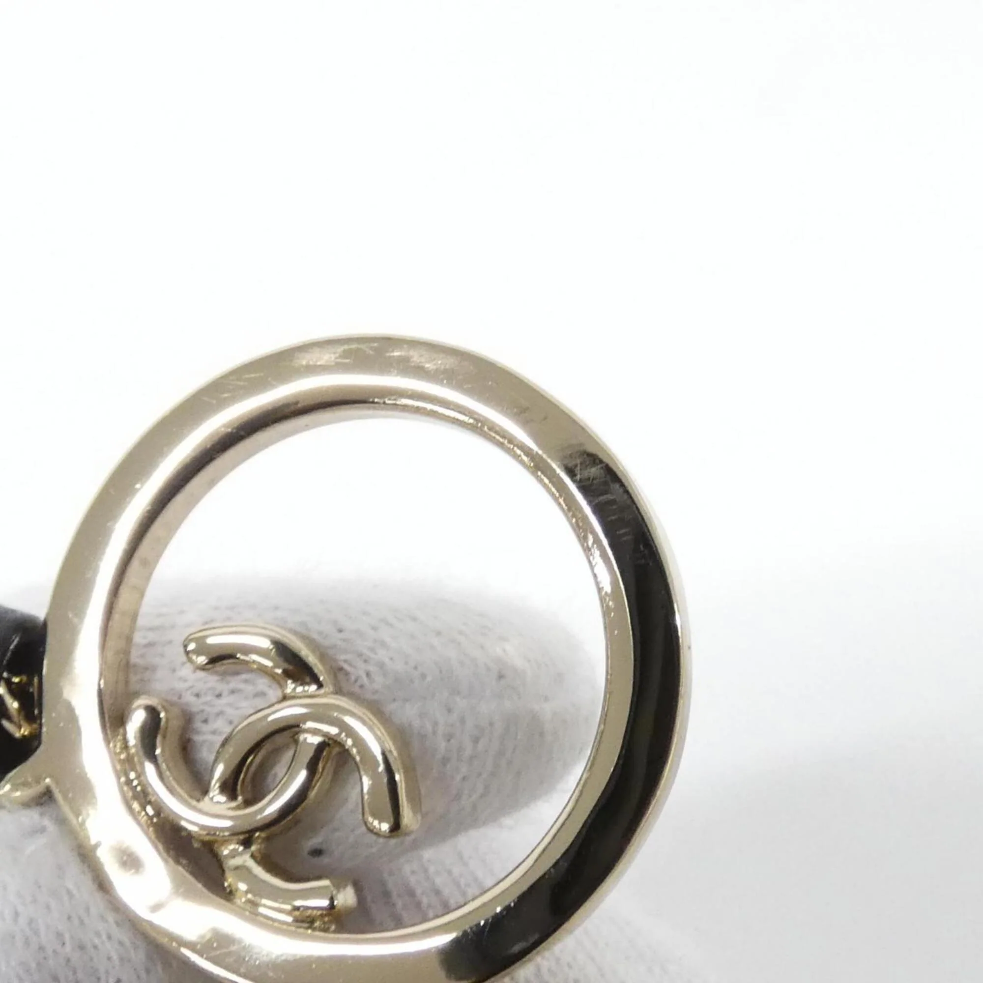 Pendant Necklace Leather Black and Gold - Image 4
