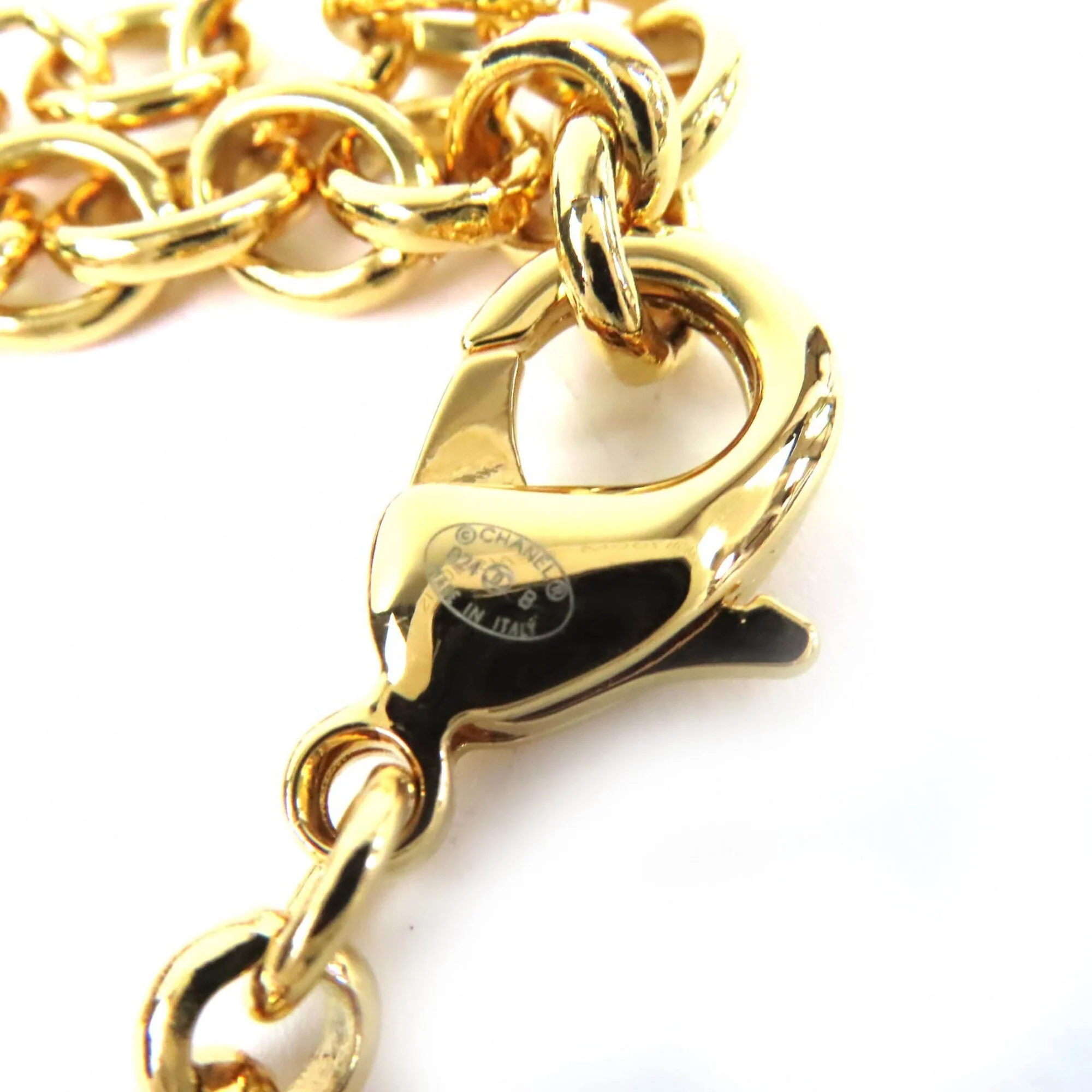 Pendant Necklace Metal Black and Gold Faux Pearl - Image 7
