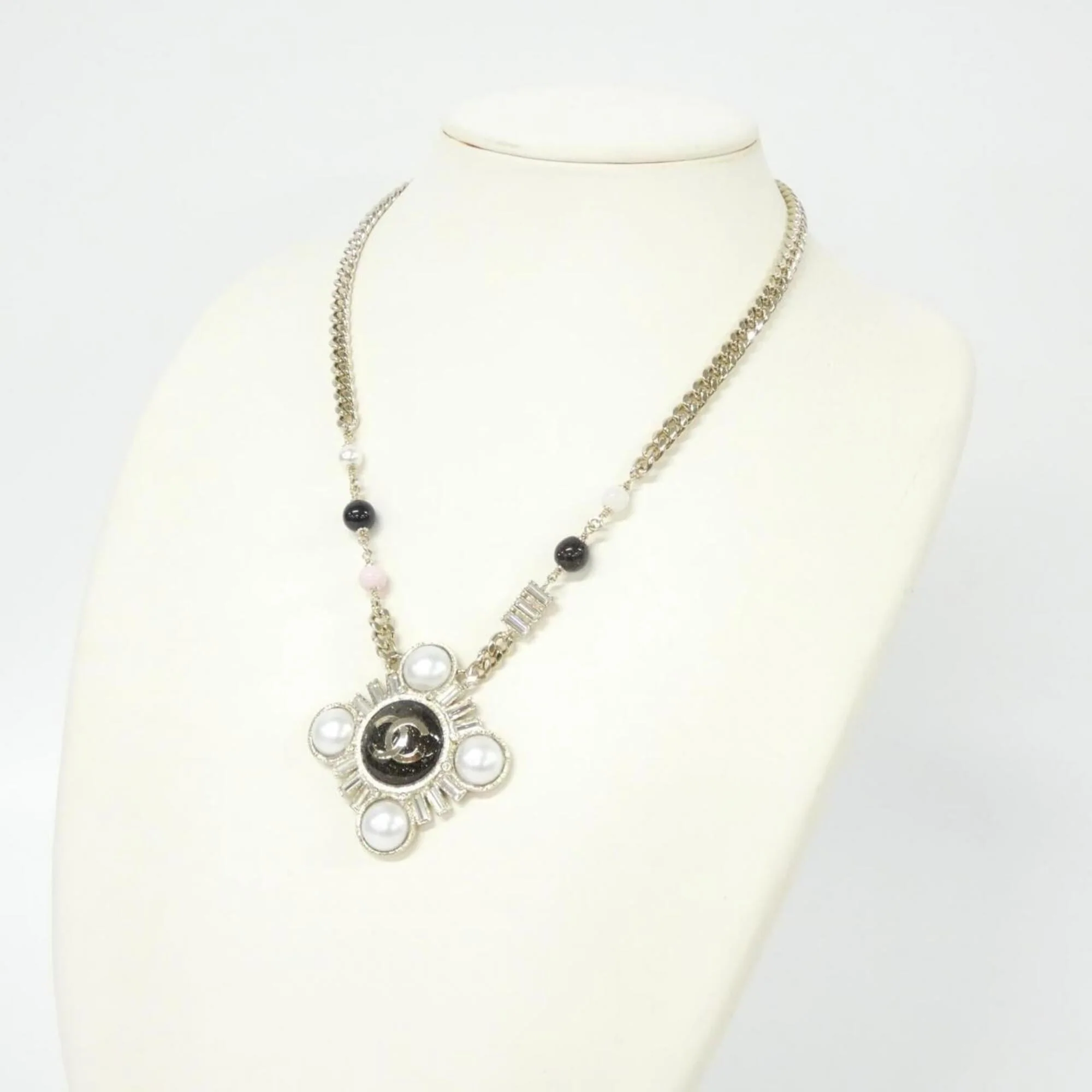 Pendant Necklace Metal Black and White - Image 5