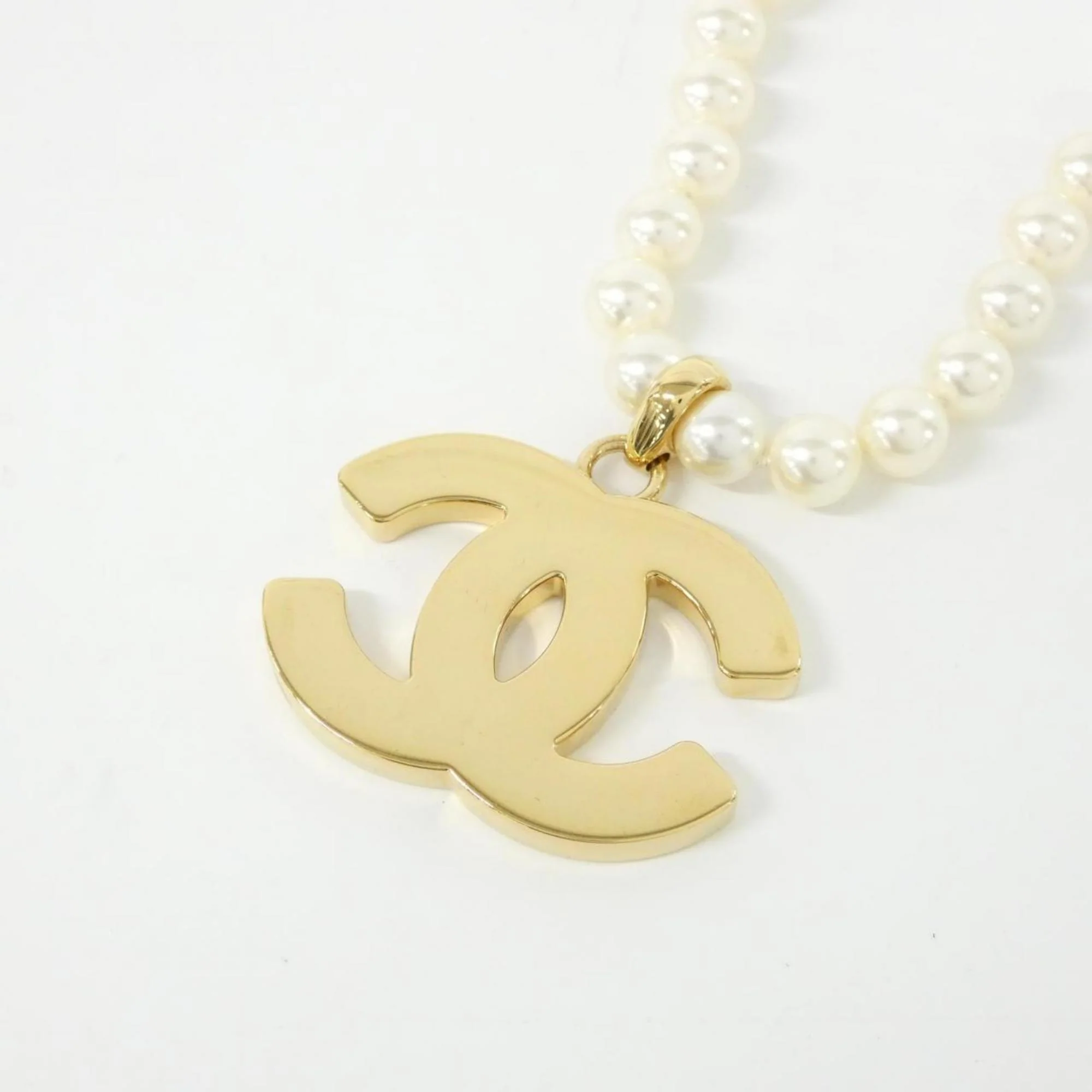 Pendant Necklace Metal Black White and Gold - Image 4