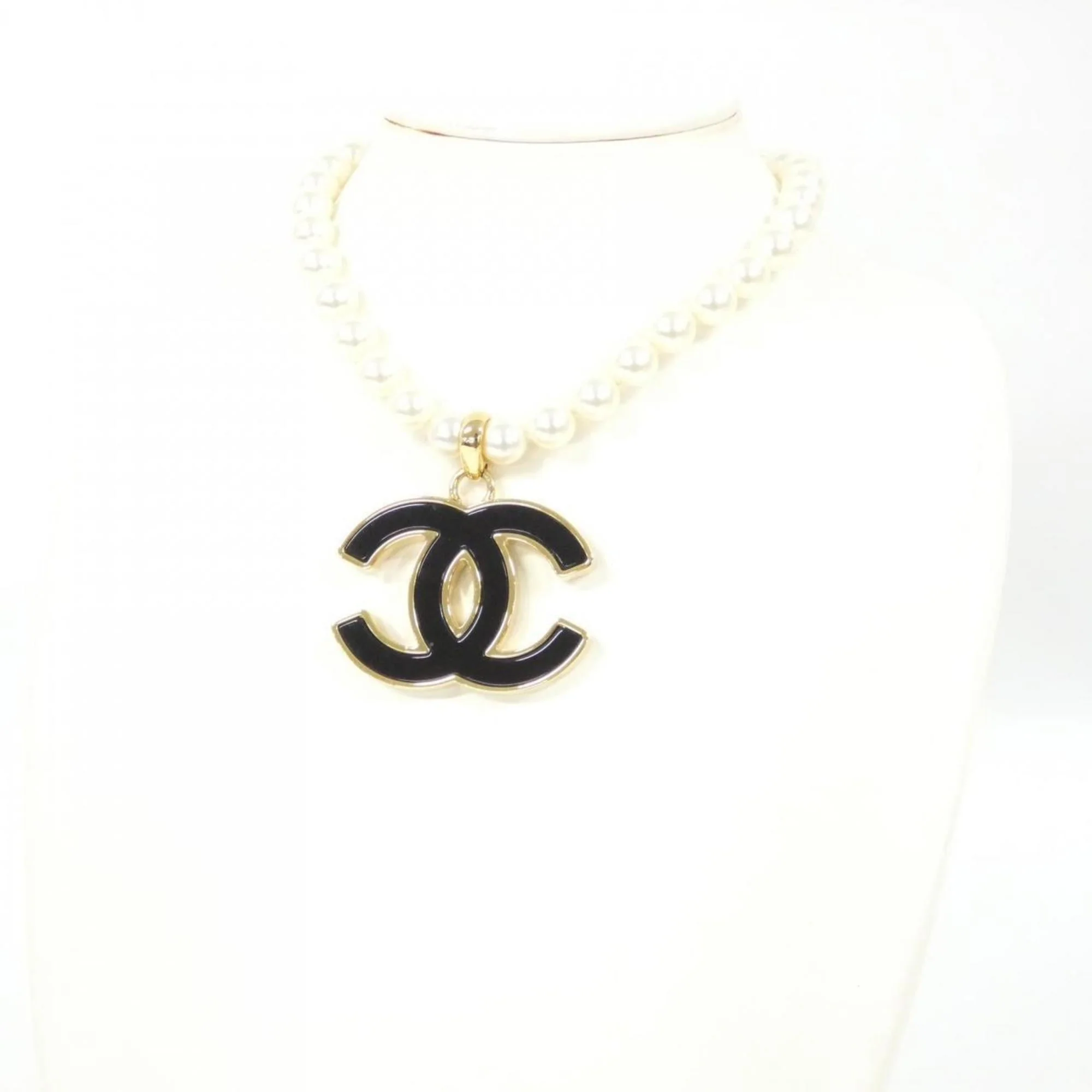 Pendant Necklace Metal Black White and Gold - Image 7