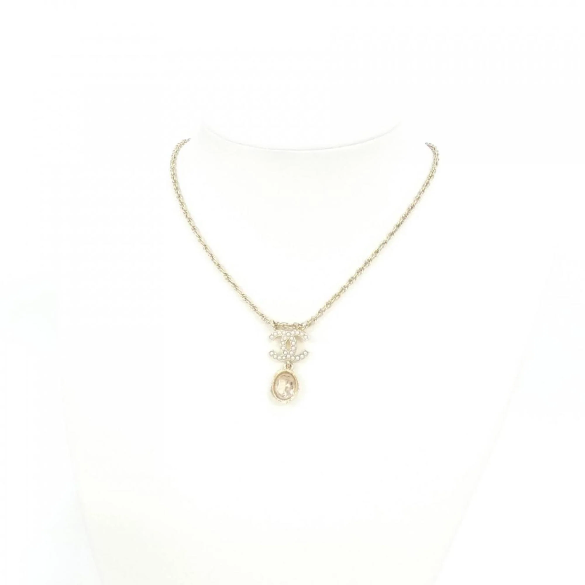 Pendant Necklace With Crystal Gold and White - Image 5