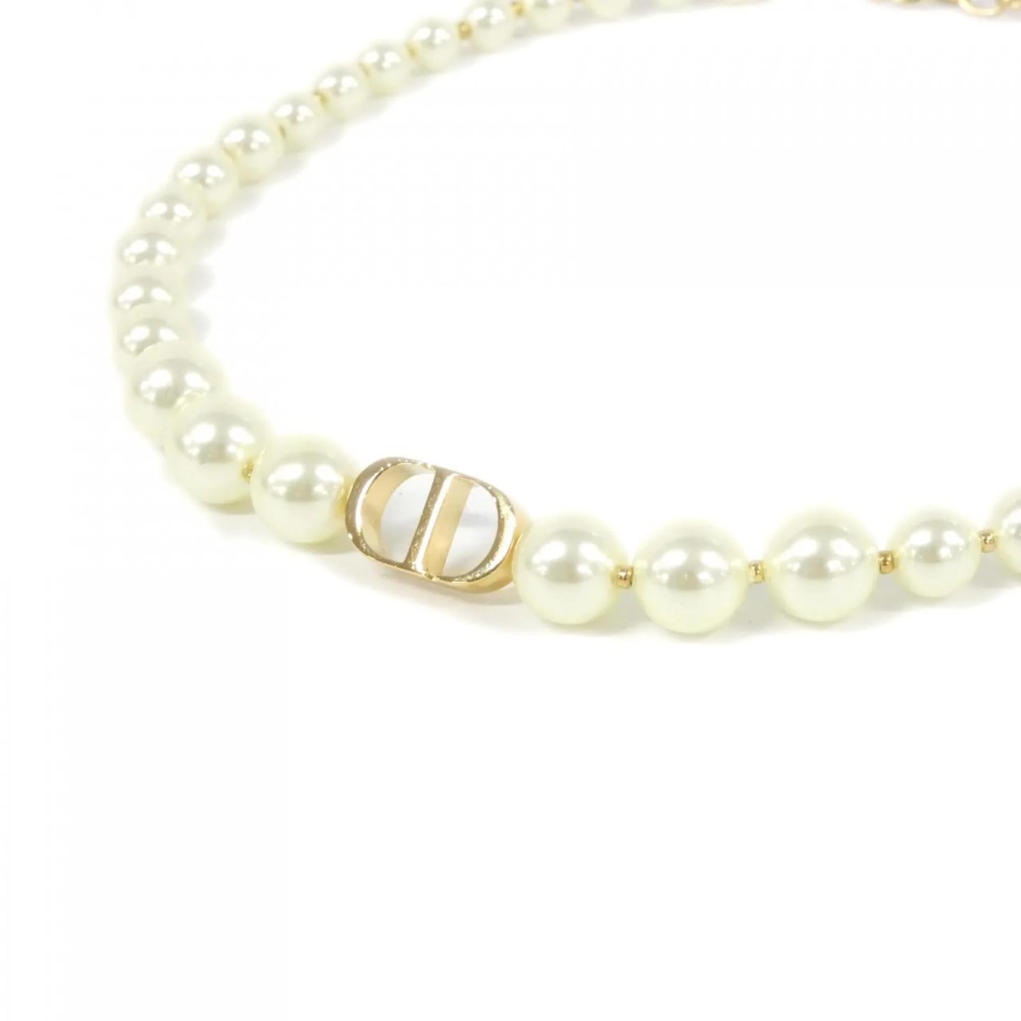 30 Montaigne Pendant Necklace Gold and White