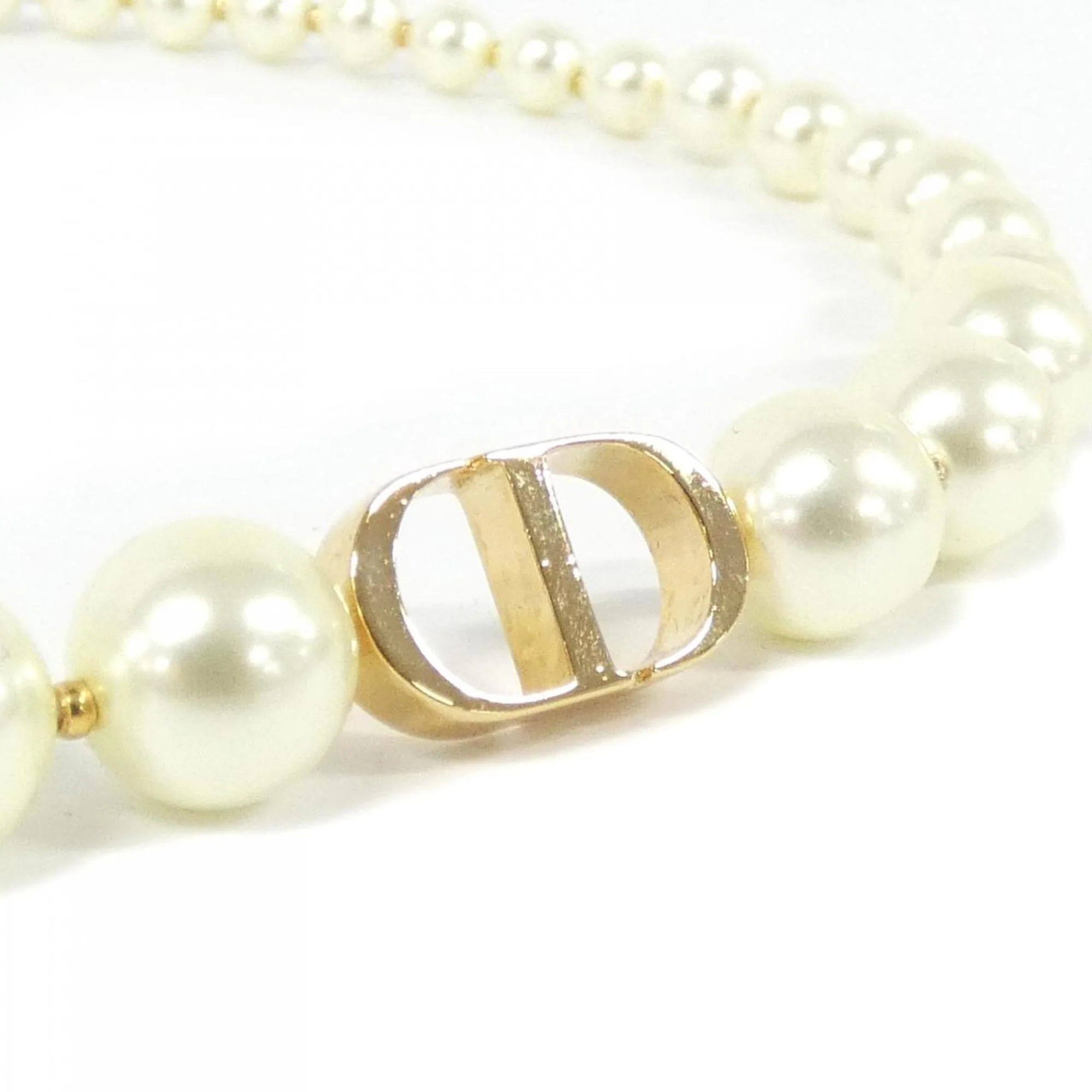 30 Montaigne Pendant Necklace Gold and White - Image 3