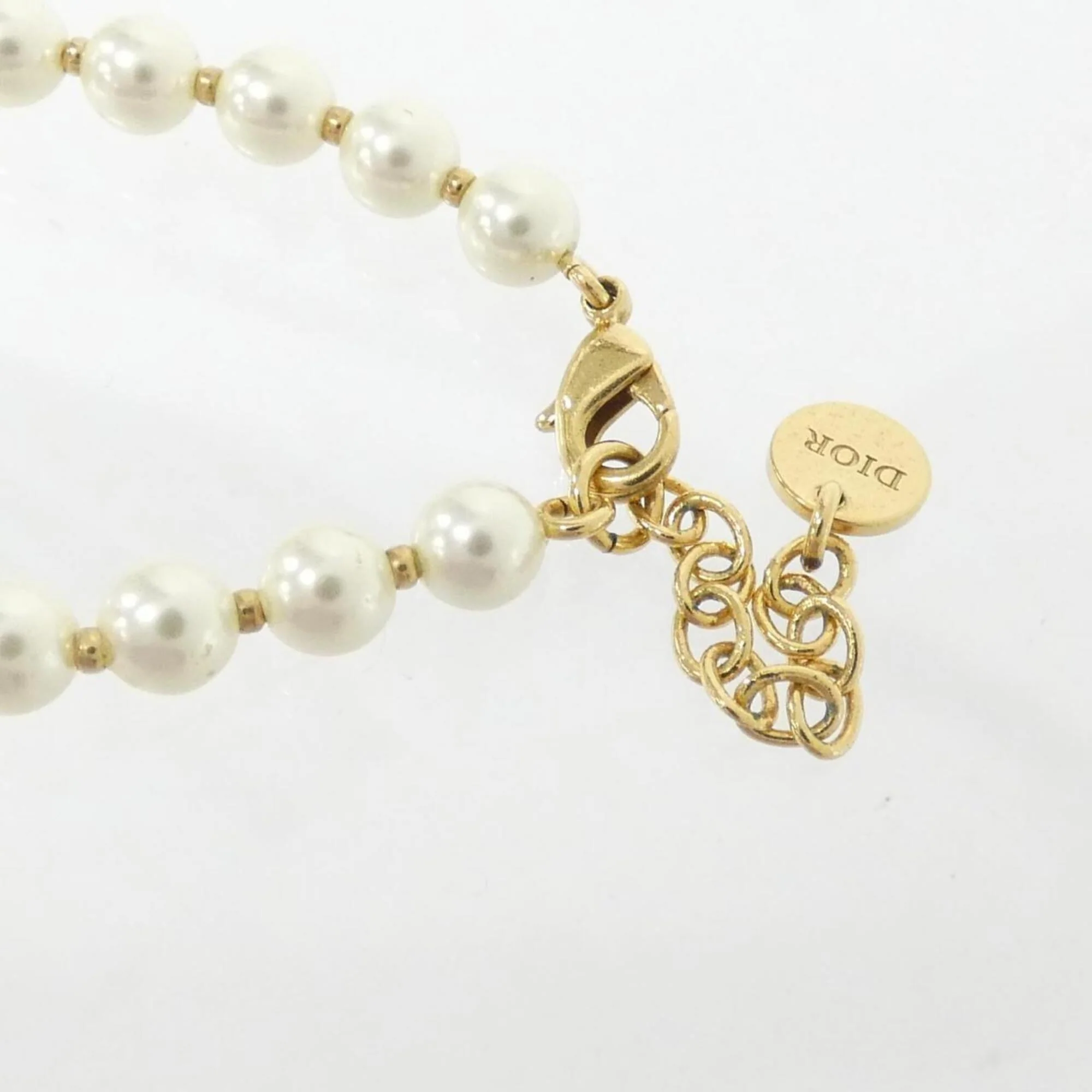 30 Montaigne Pendant Necklace Gold and White - Image 5