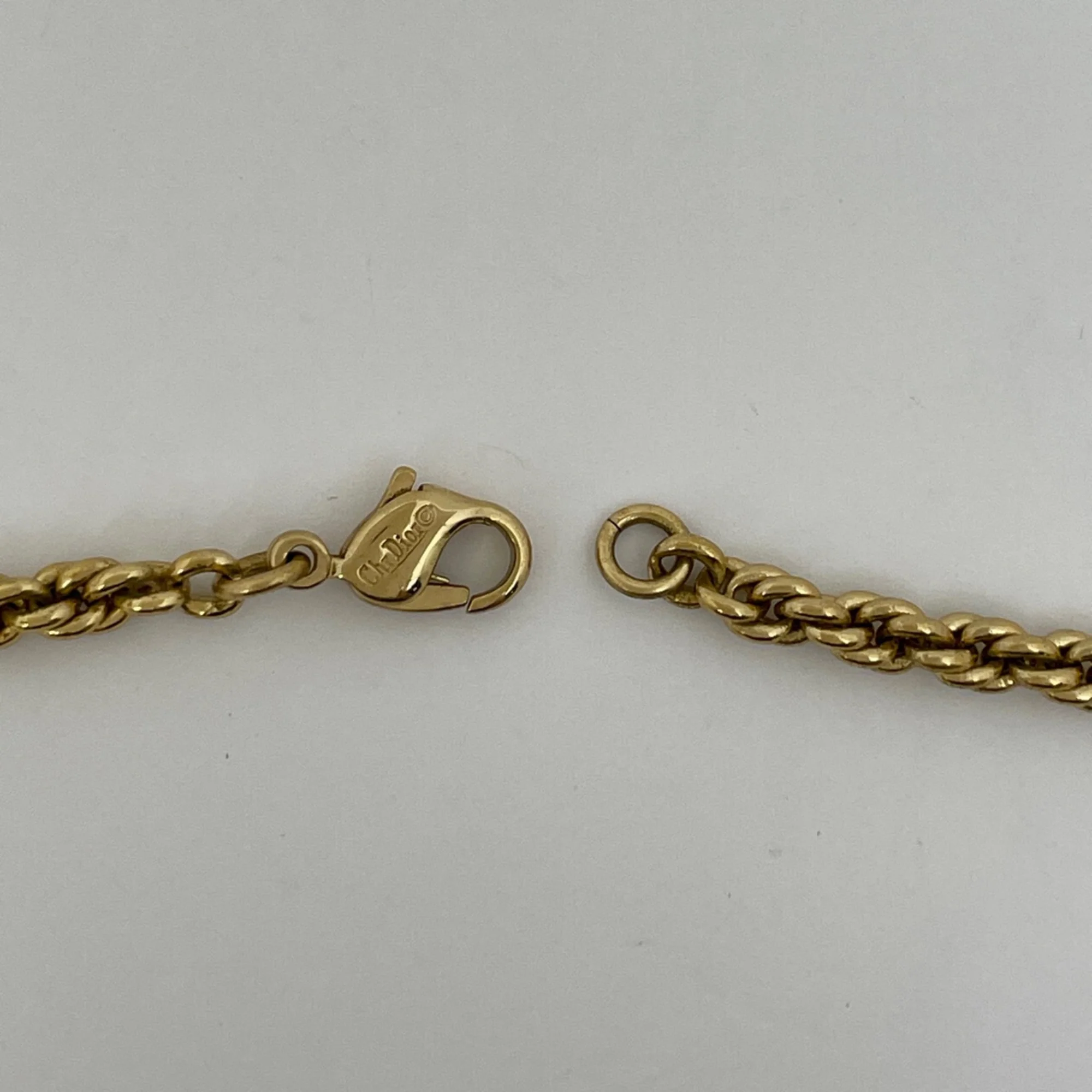 Oval Pendant Necklace Gold - Image 3