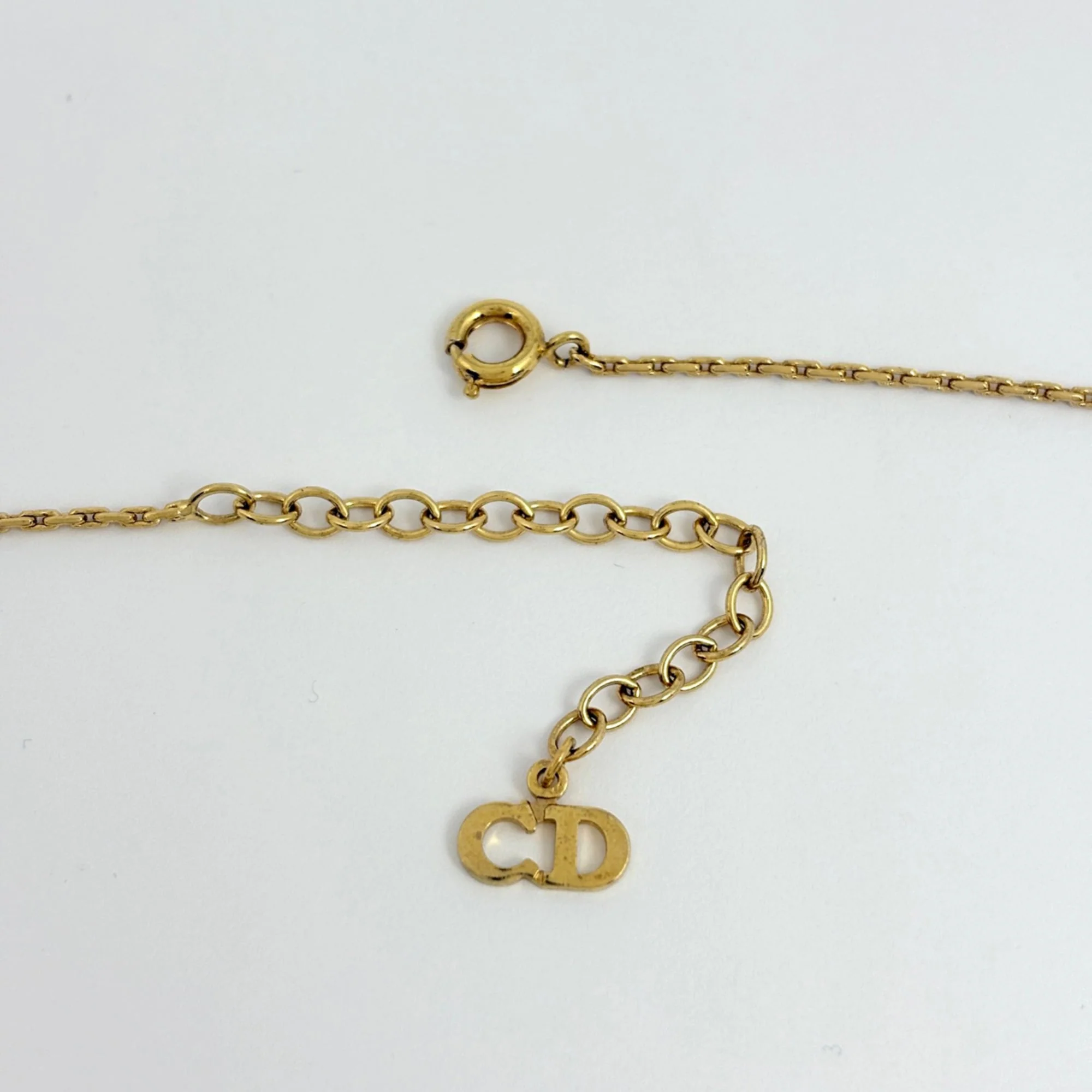 Pendant Necklace Gold With Rhinestone Heart Motif - Image 3