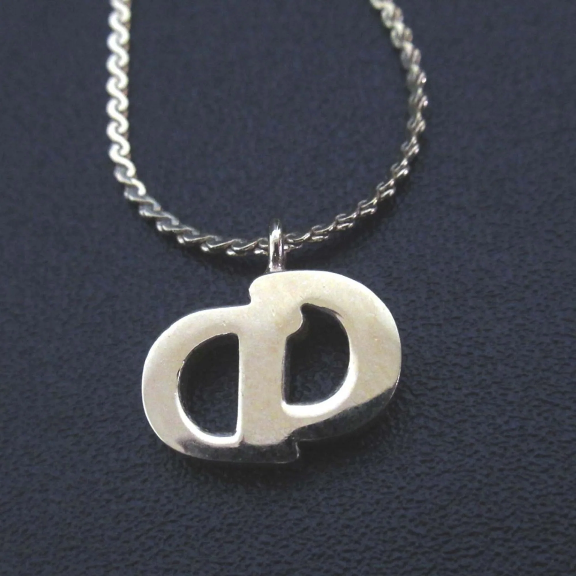 Vintage Logo Pendant Necklace Gold - Image 2