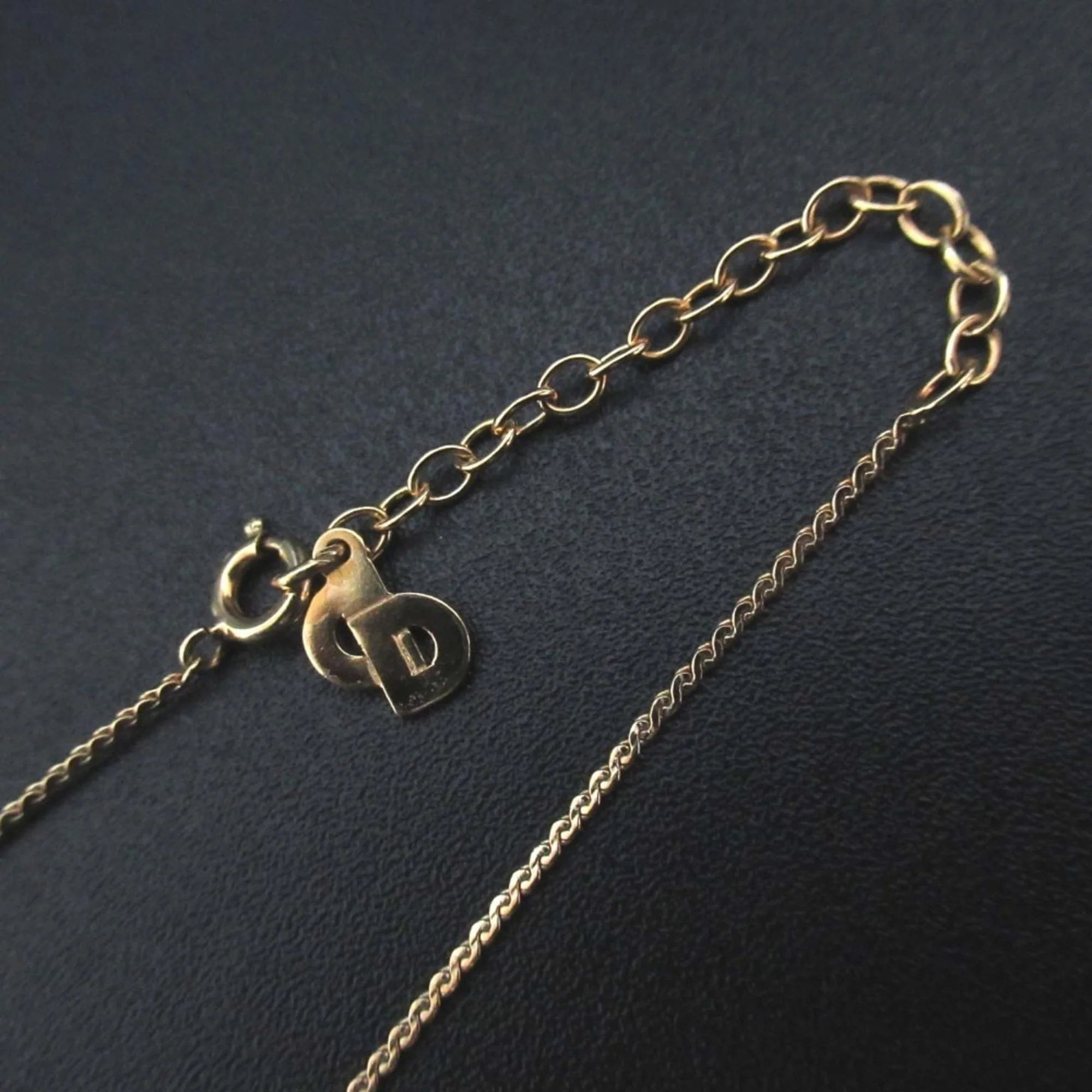 Vintage Logo Pendant Necklace Gold - Image 5