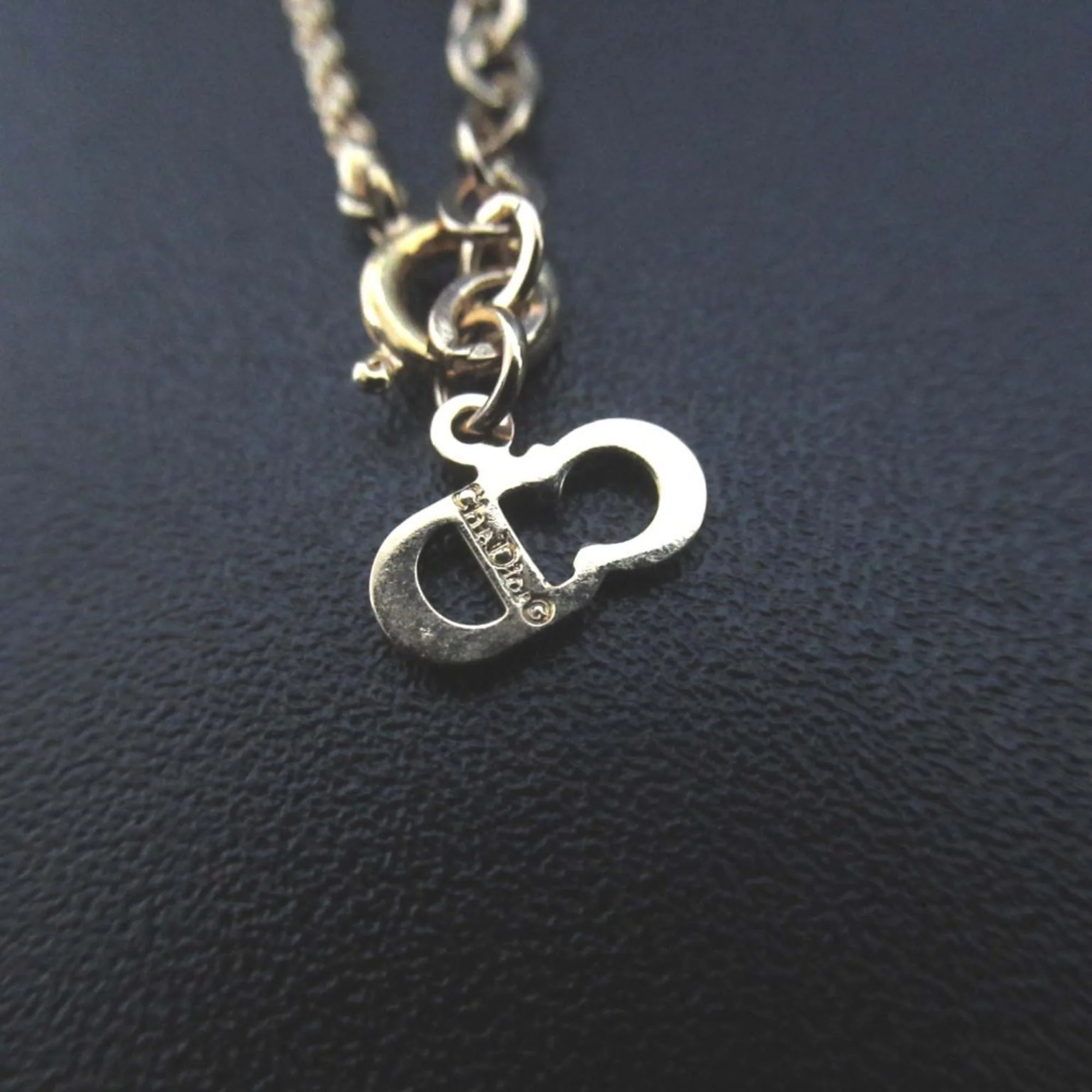 Vintage Pendant Necklace Gold with Faux Pearl and Rhinestone - Image 5