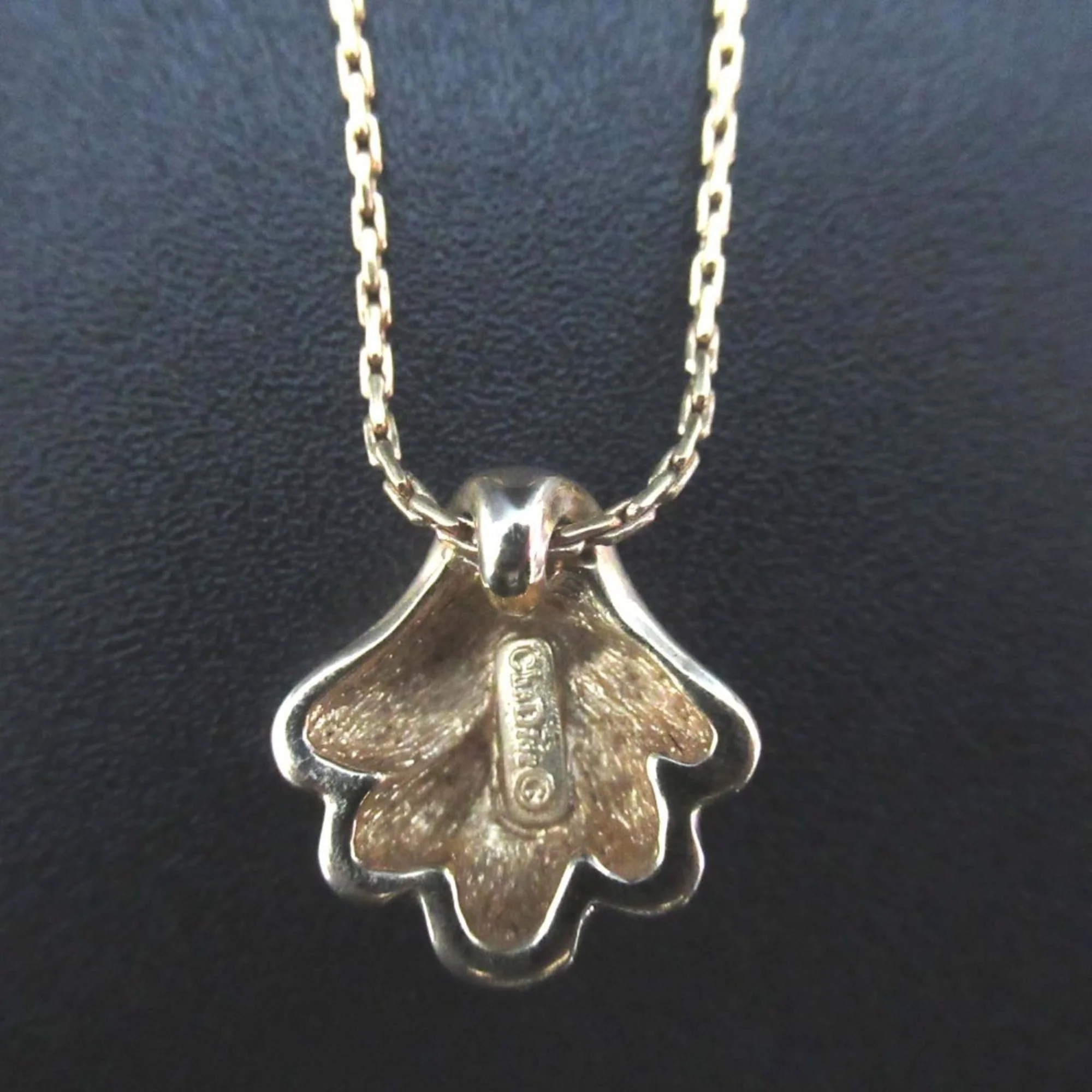 Vintage Pendant Necklace Gold with Shell - Image 2