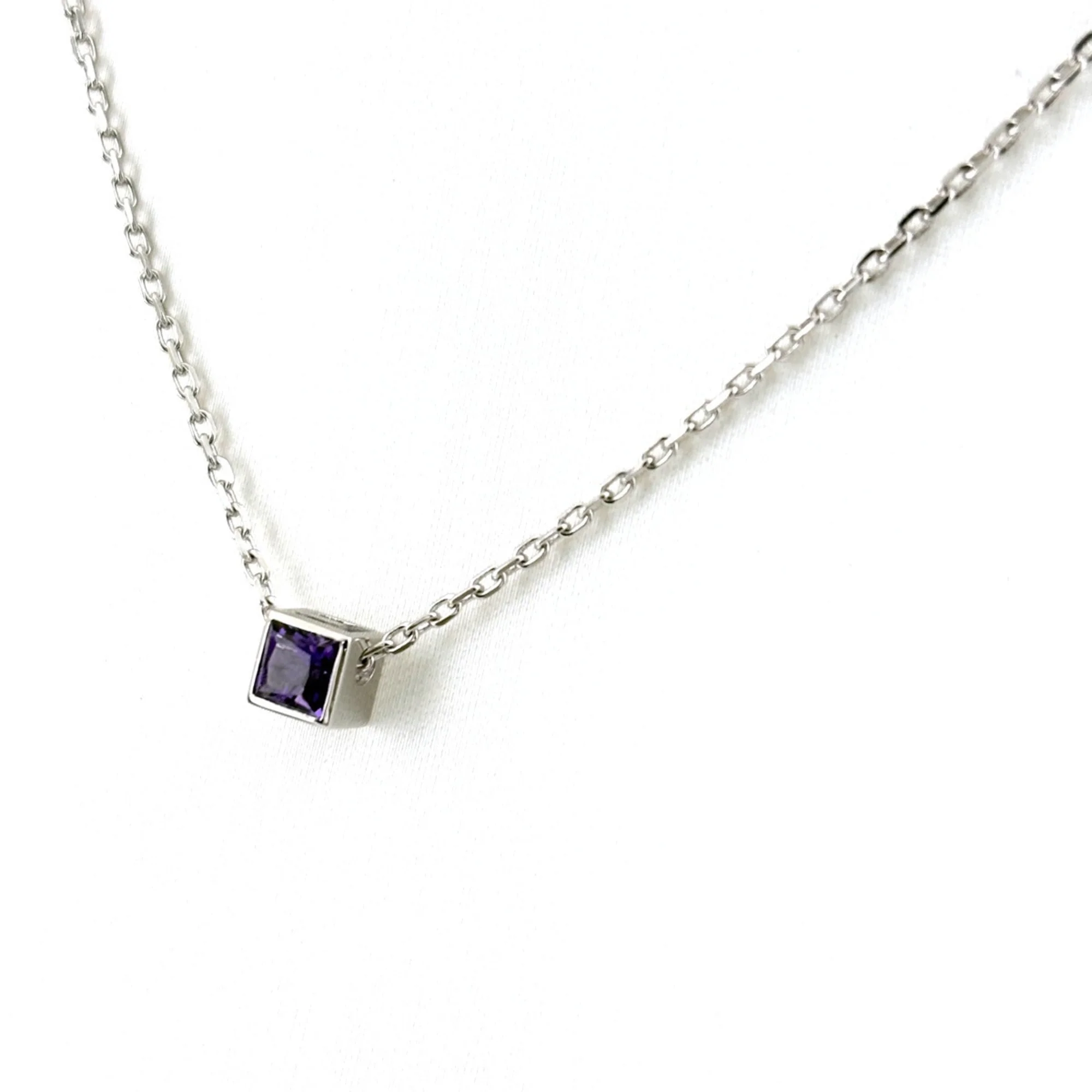 Pendant Necklace 18K White Gold with Amethyst
