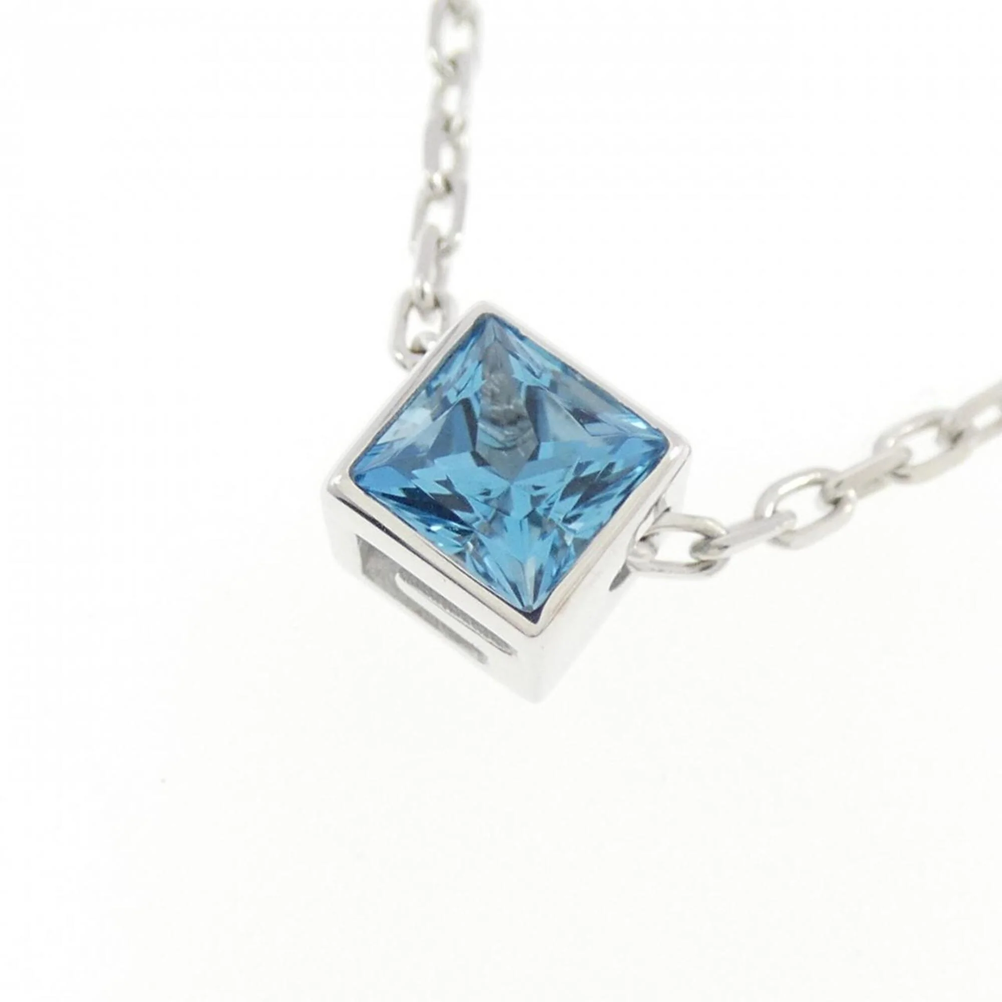 Pendant Necklace 18K White Gold with Topaz - Image 3