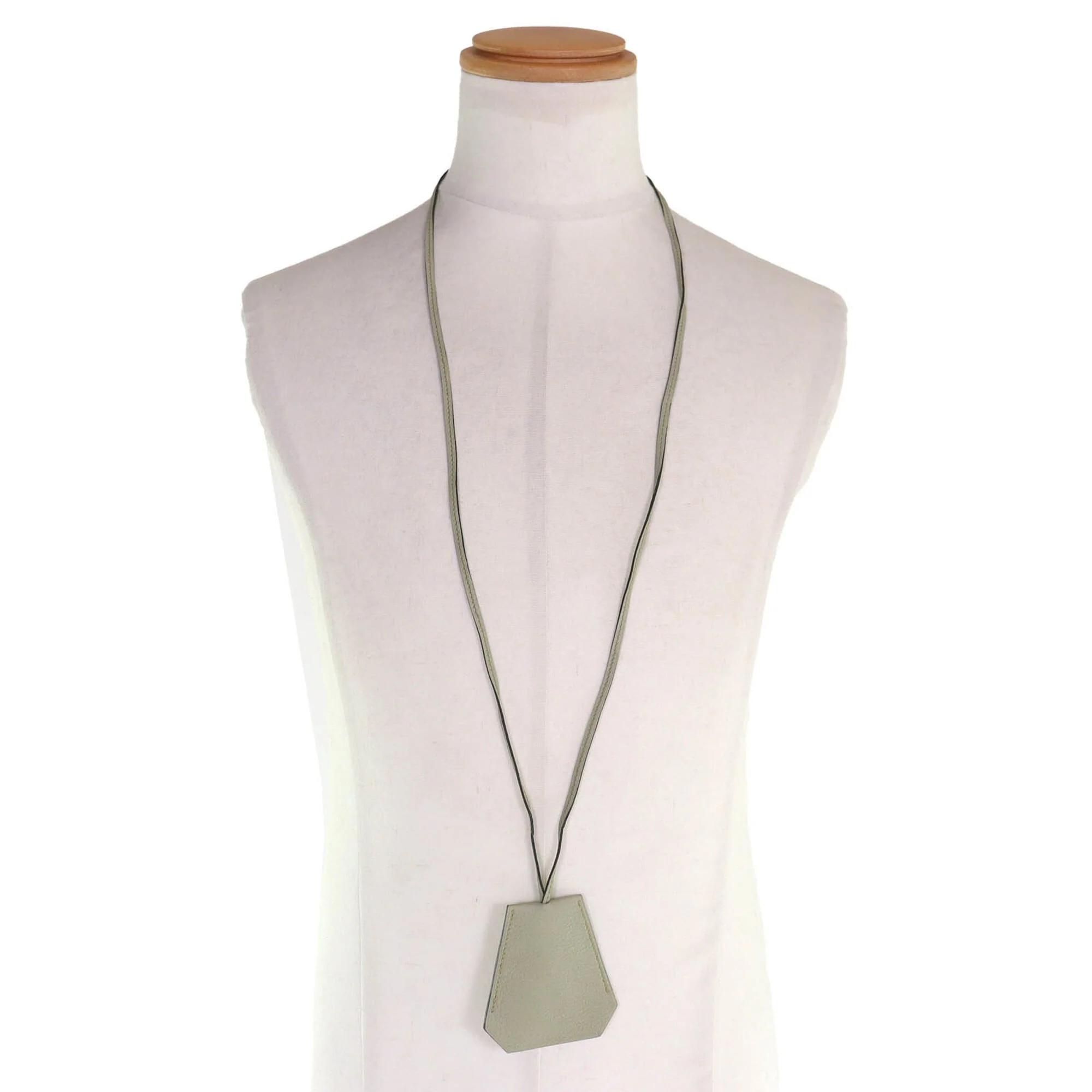 Pendant Necklace Leather Light Green - Image 3