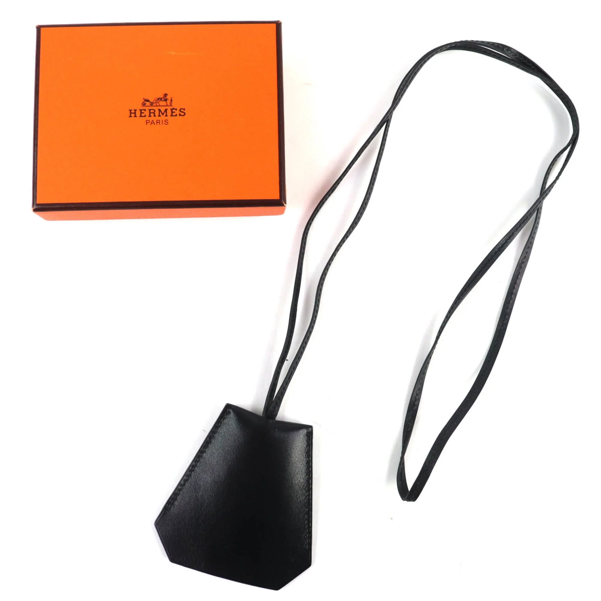 Vintage Pendant Necklace Black Leather - Image 2
