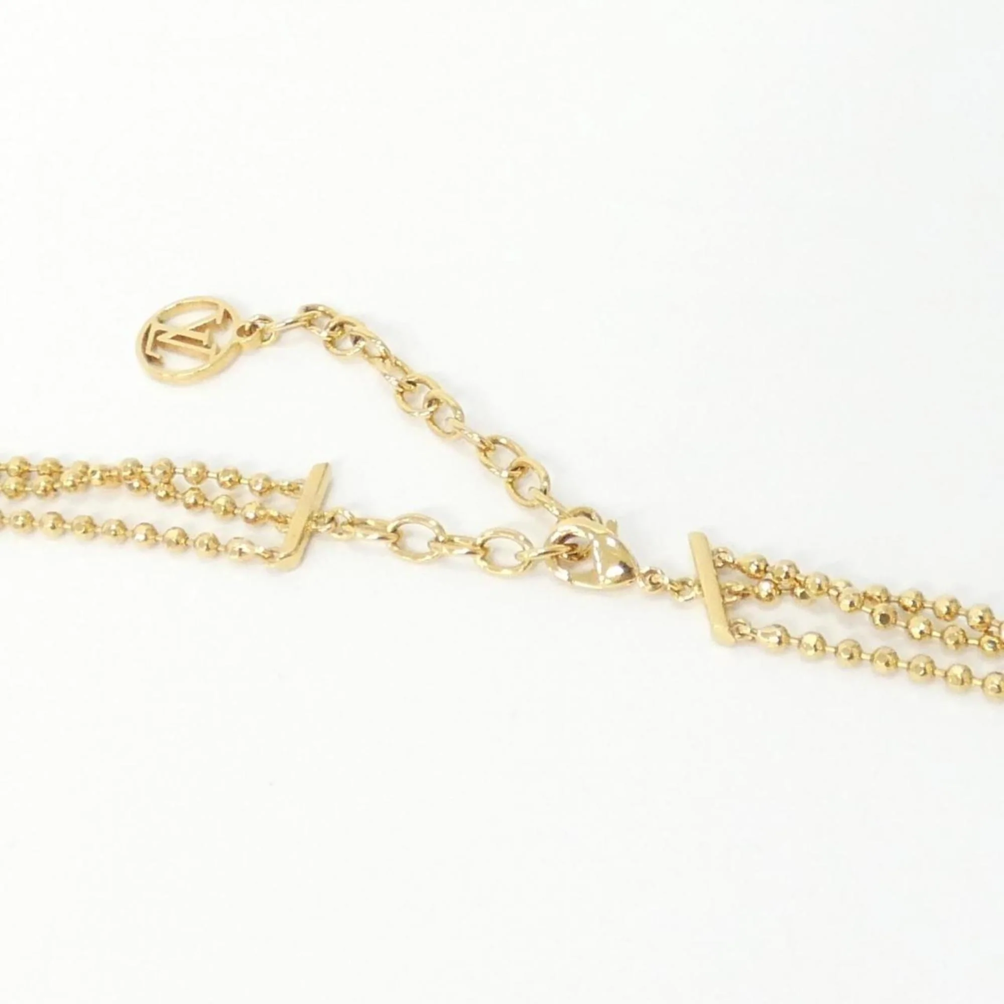 Collier Essential V Skin Pendant Necklace Gold - Image 4