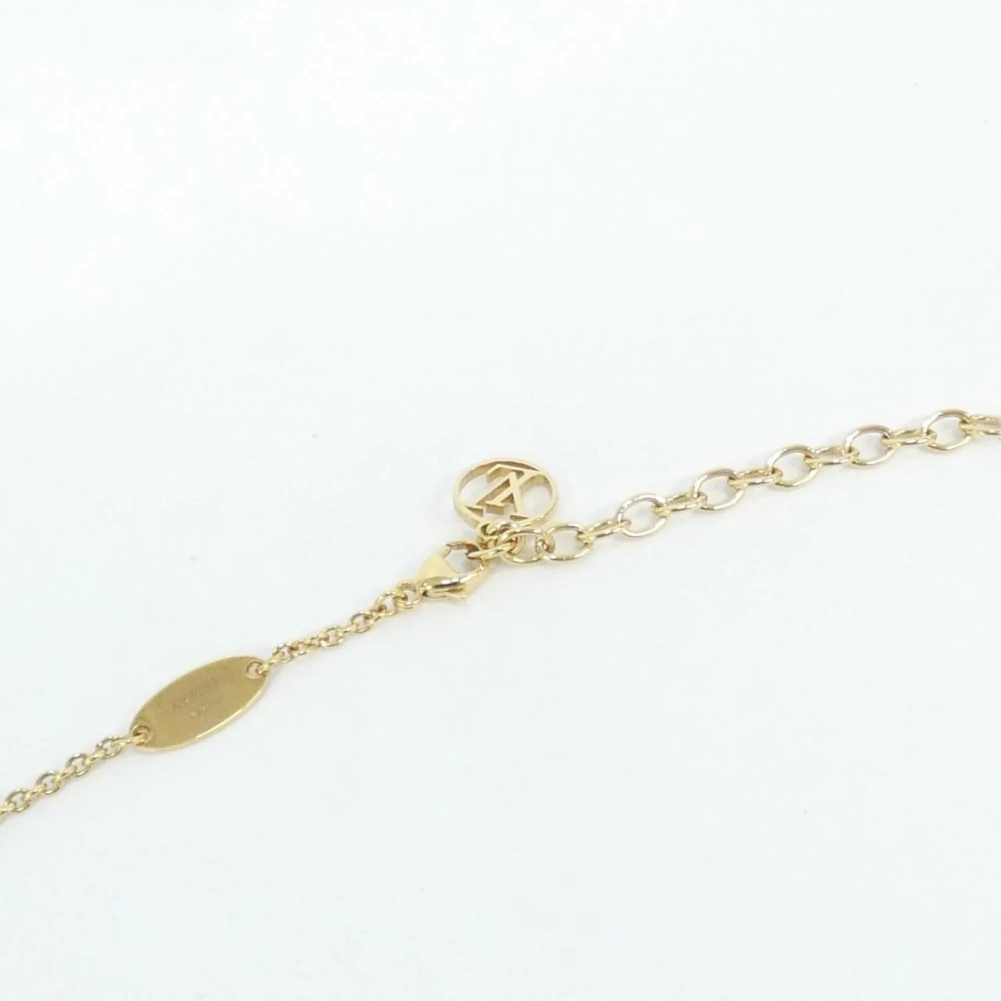 Essential V Pendant Necklace Gold - Image 4