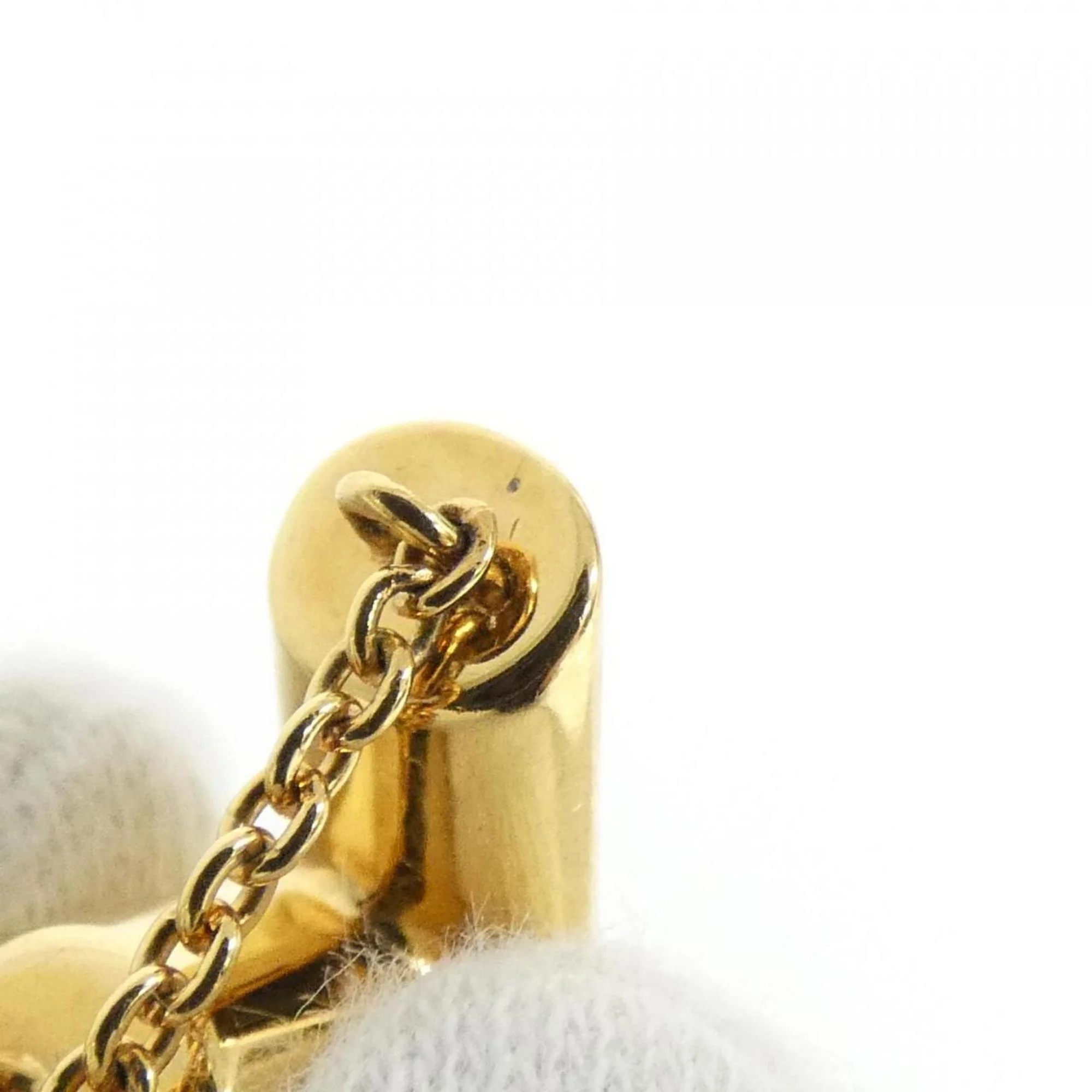 Essential V Pendant Necklace Gold - Image 4