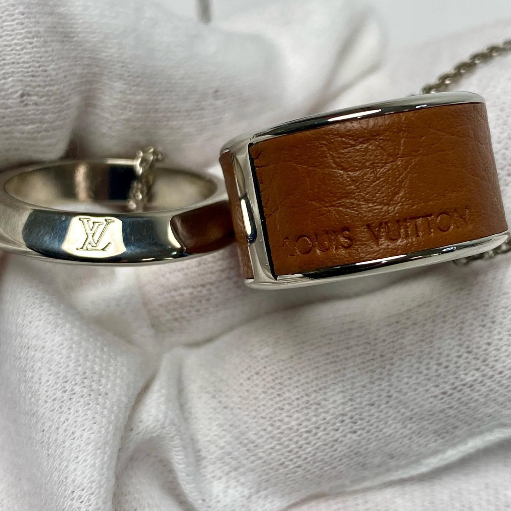 Pendant Necklace Leather and Metal - Image 9