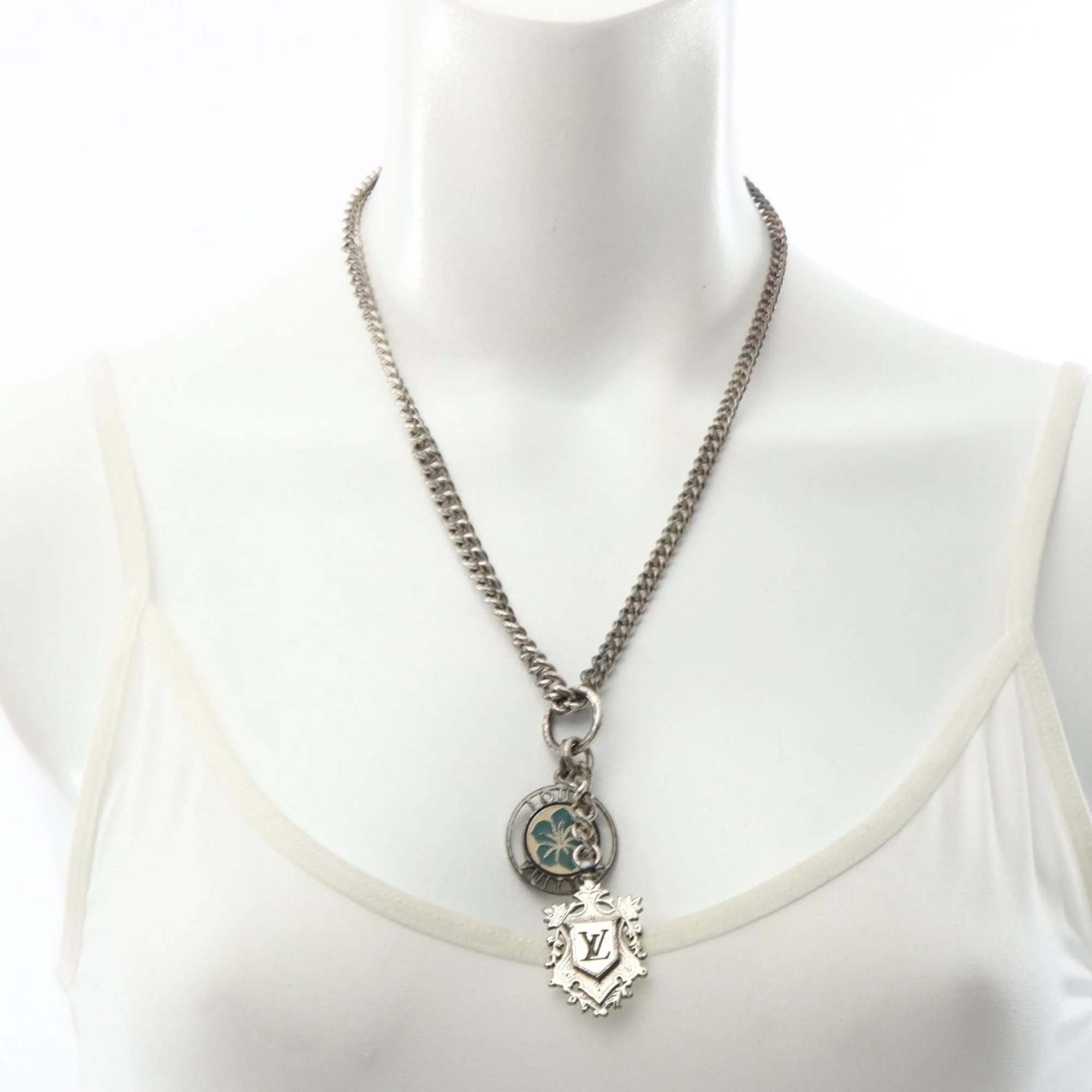 Victoria Pendant Necklace Stainless Steel - Image 5