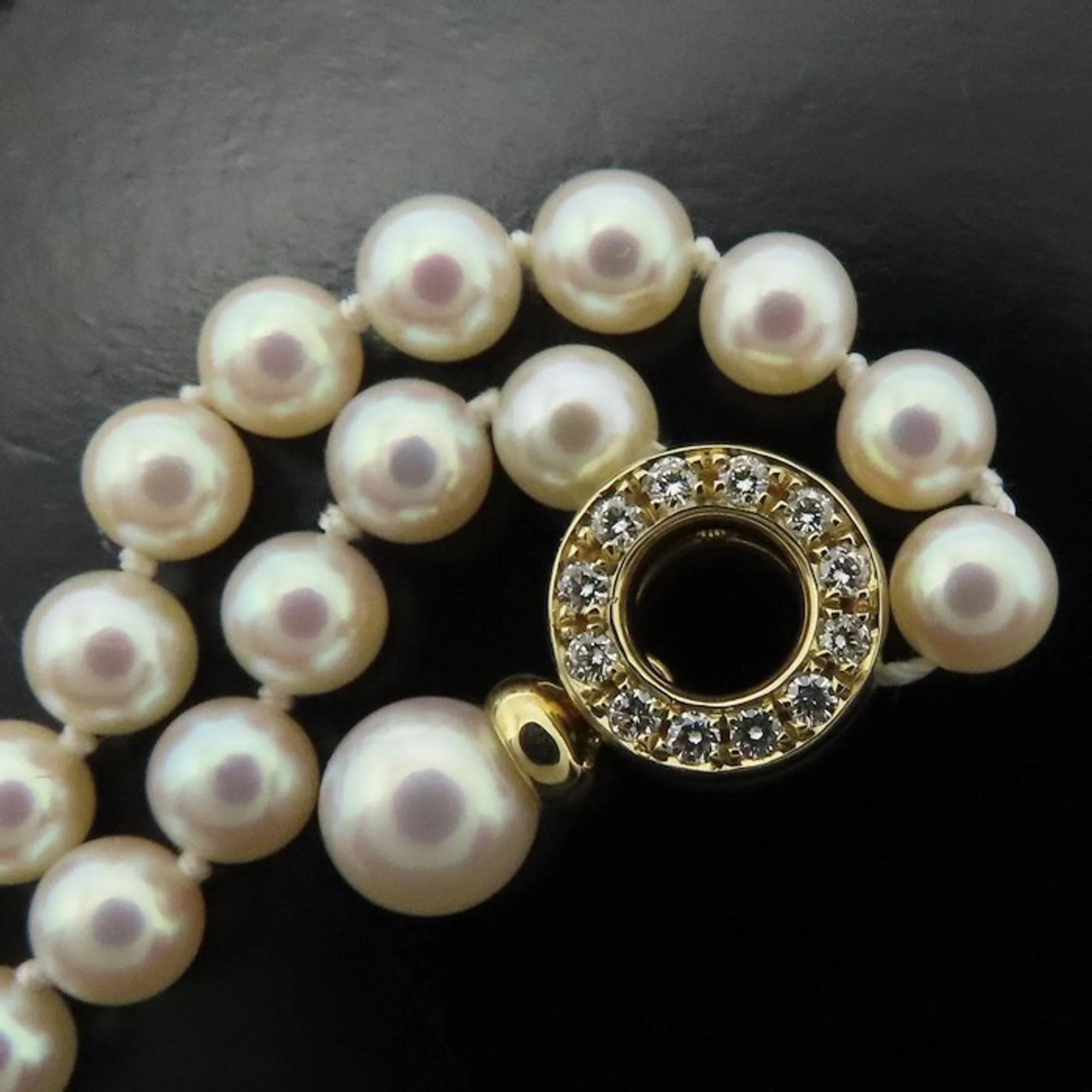 Pendant Necklace 18K Yellow Gold Pearl and Diamond - Image 8