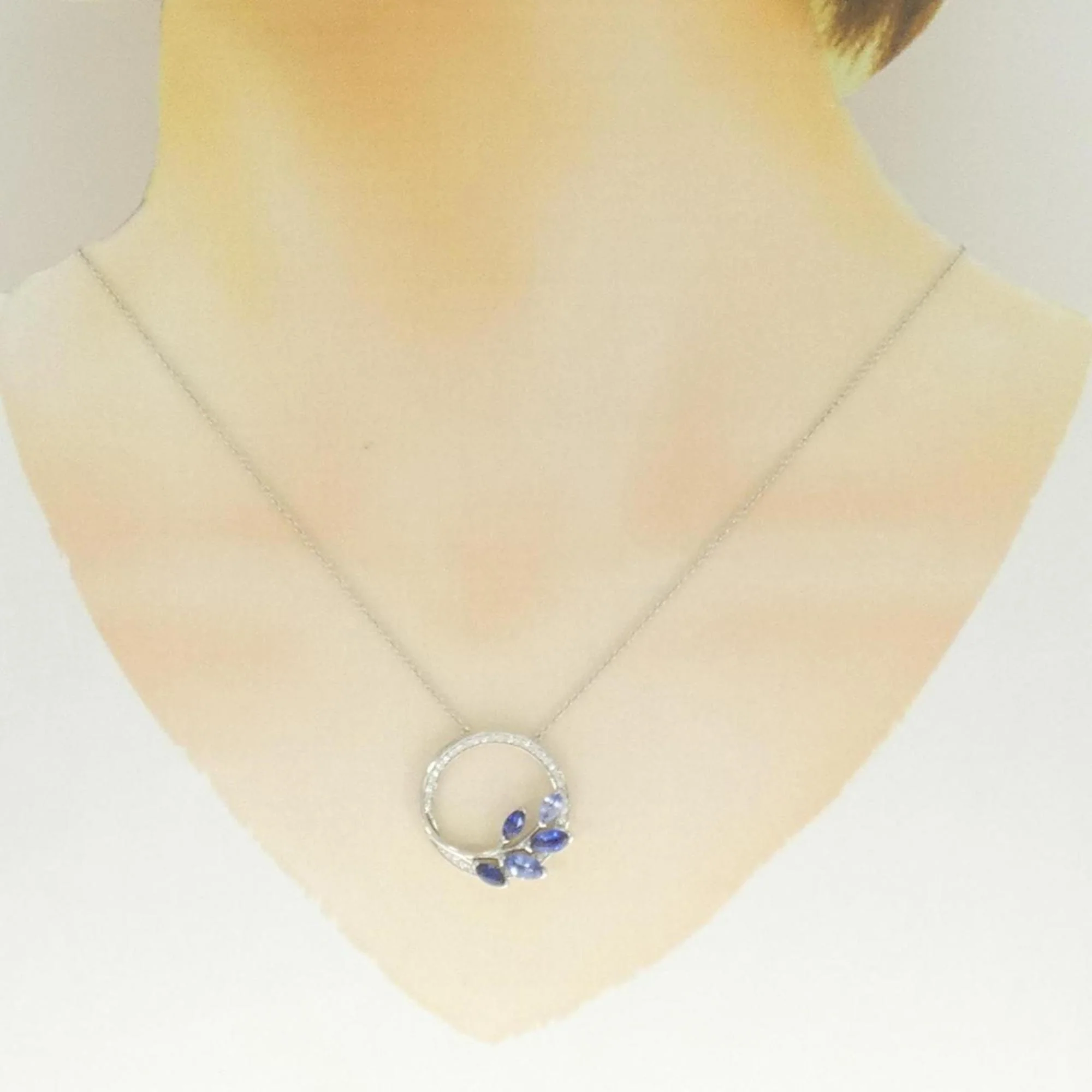 Victoria Pendant Necklace Platinum - Image 6