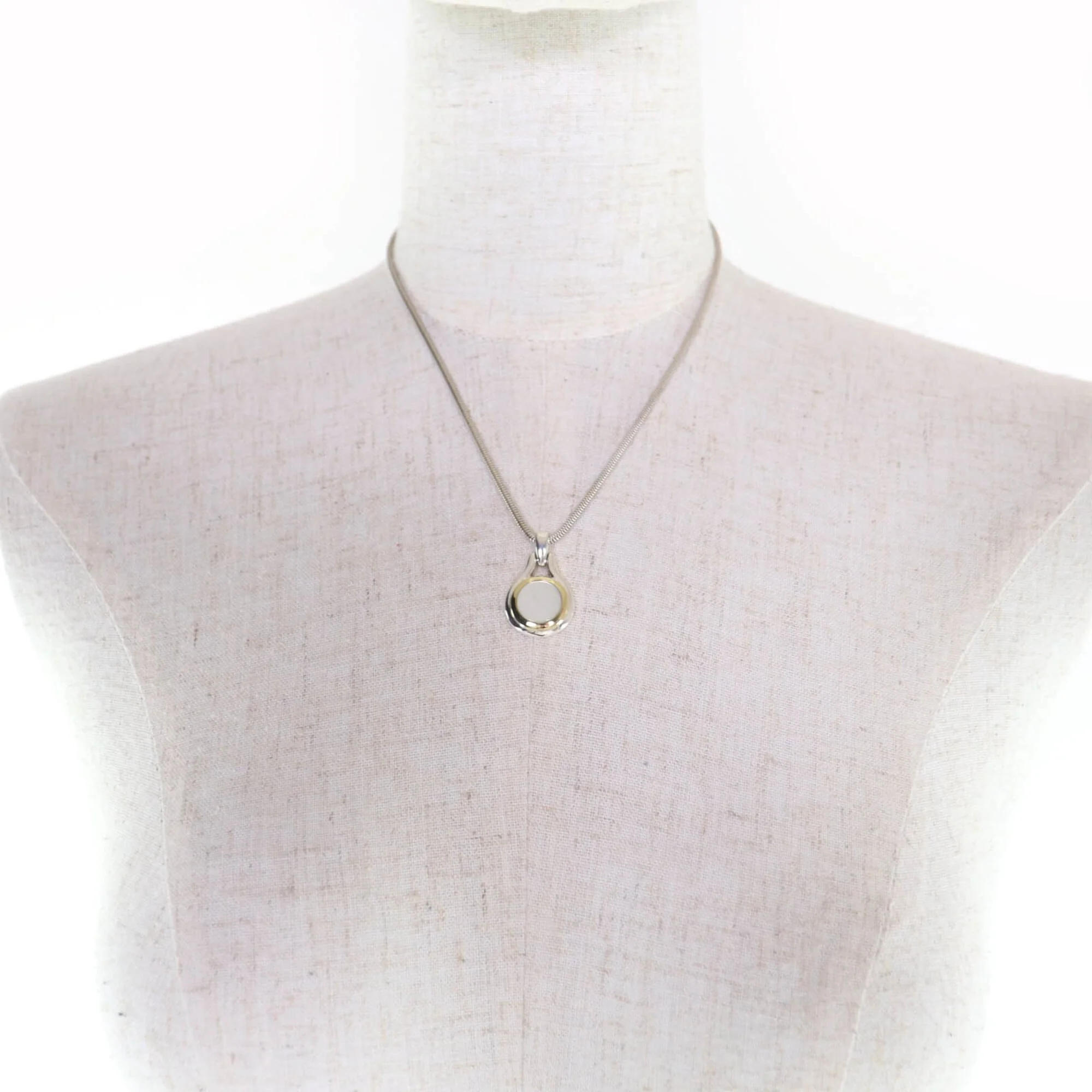 Vintage Pendant Necklace 18K Gold and Sterling Silver with Mother of Pearl - Image 3