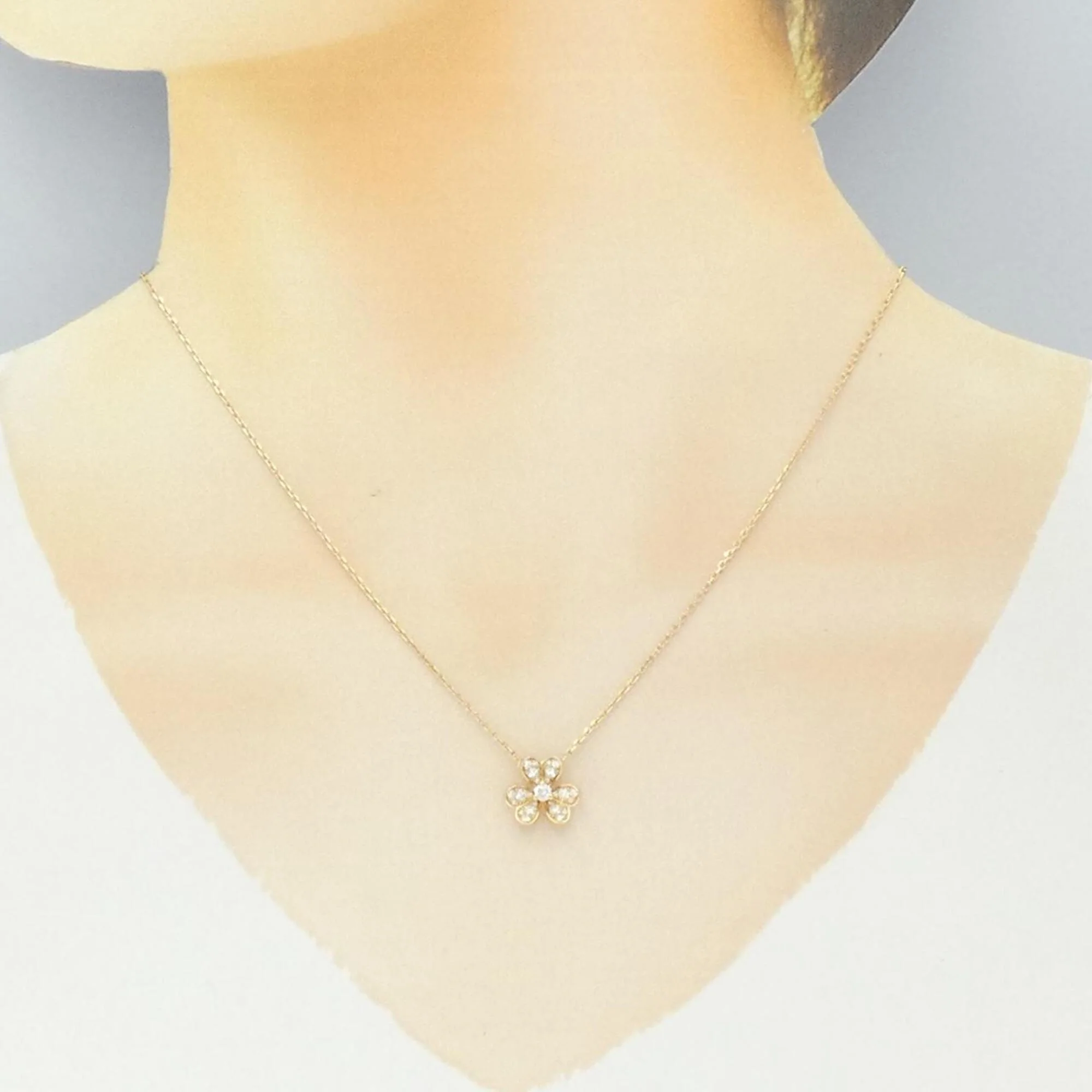 Frivole Pendant Necklace 18K Yellow Gold with Diamond - Image 6