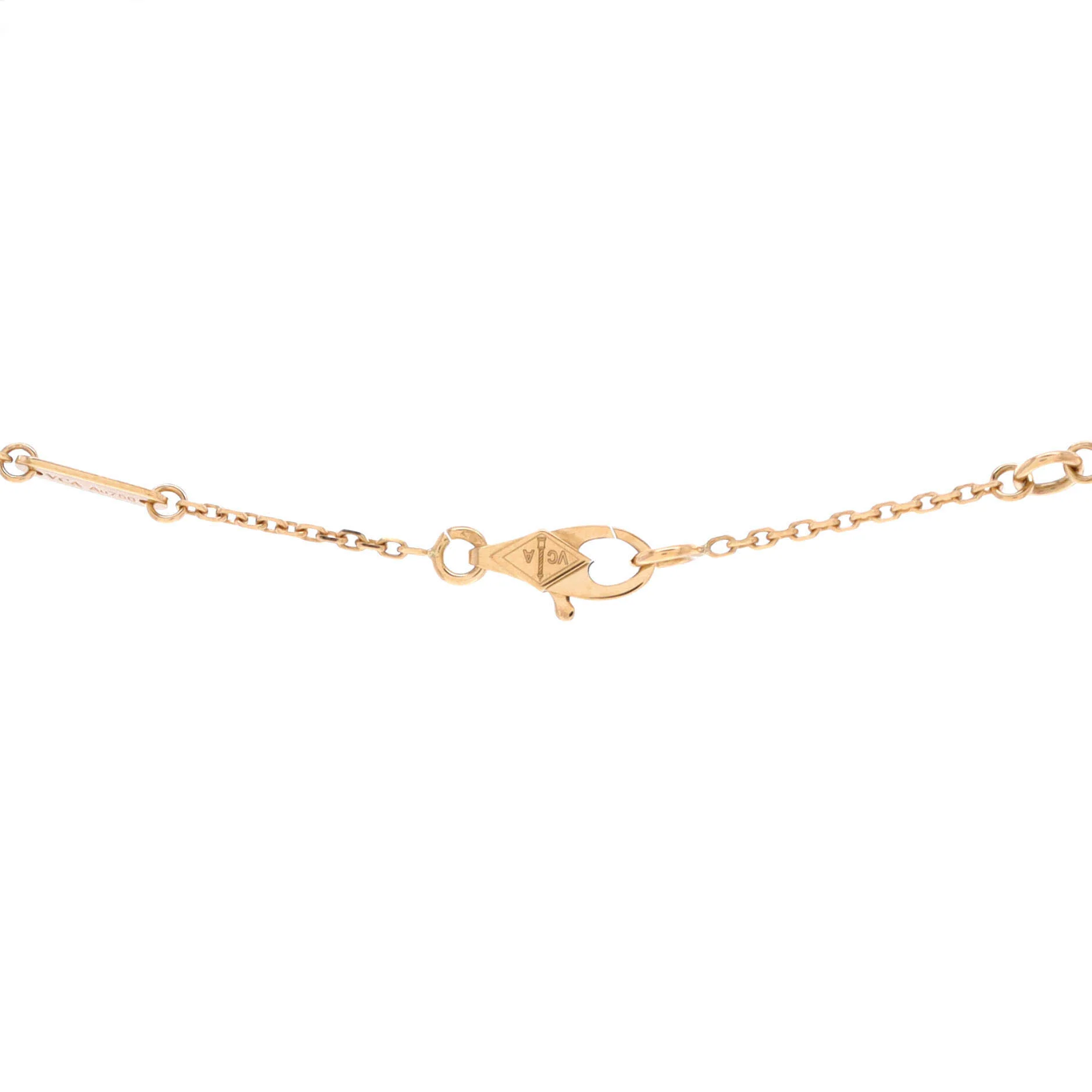 Sweet Alhambra Butterfly Pendant Necklace 18K Yellow Gold and Mother of Pearl - Image 4