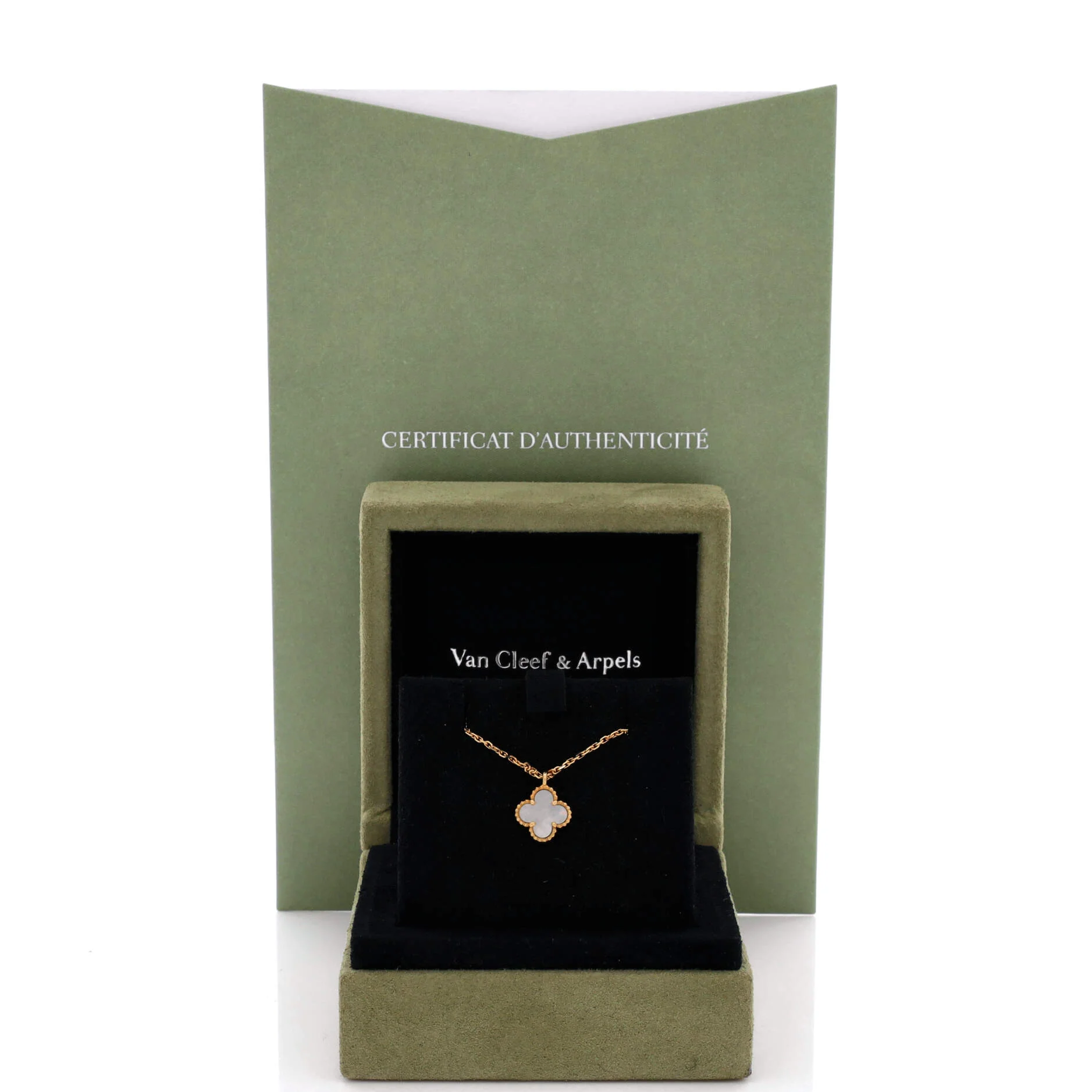 Sweet Alhambra Pendant Necklace 18K Yellow Gold and Mother of Pearl - Image 7